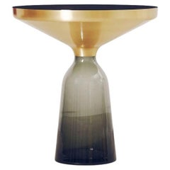 Table d'appoint ClassiCon Bell en laiton et gris quartz par Sebastian Herkner