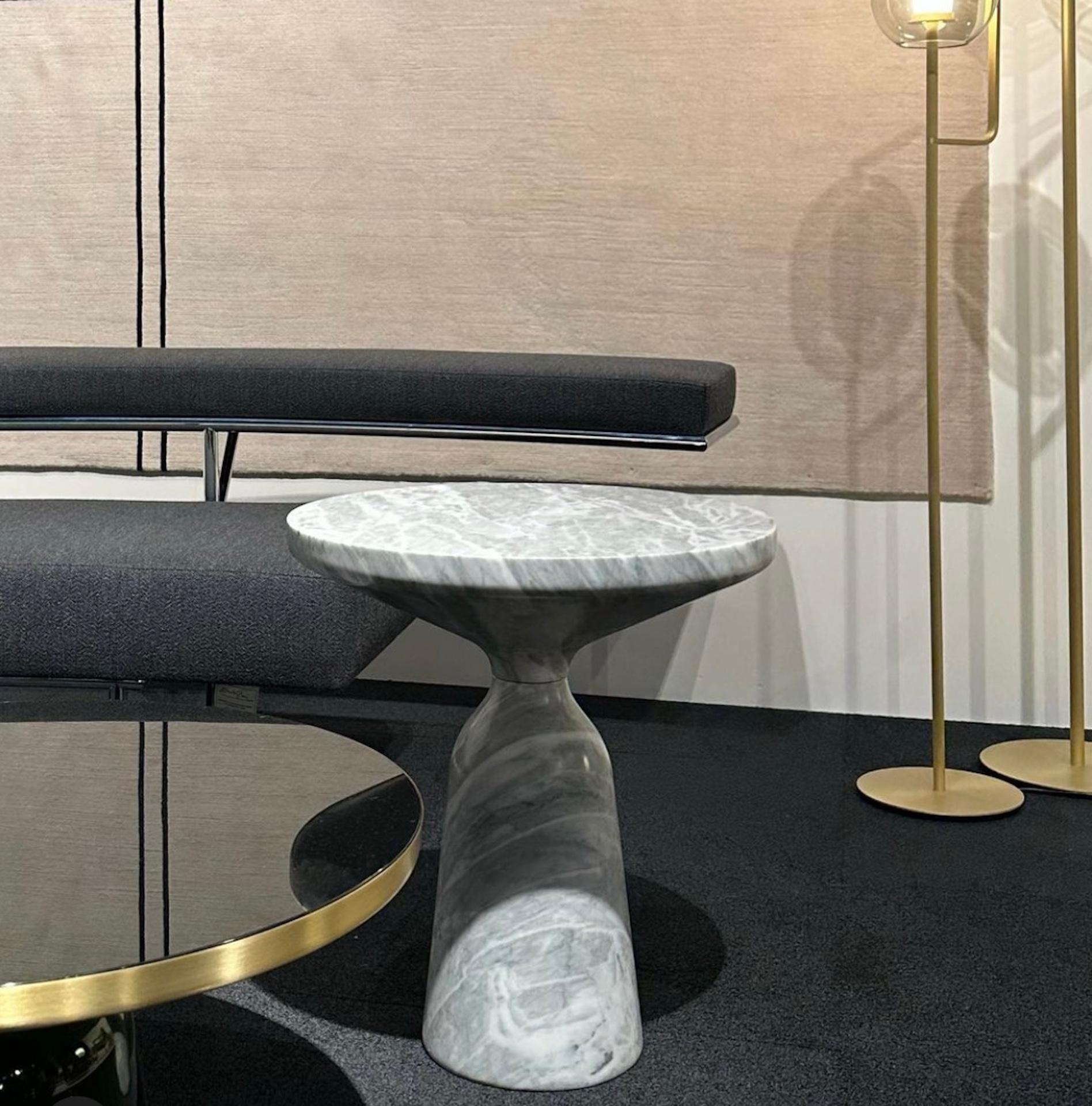 Marbre Table d'appoint ClassiCon Bell en marbre Nero Marquina massif de Sebastian Herkner en vente