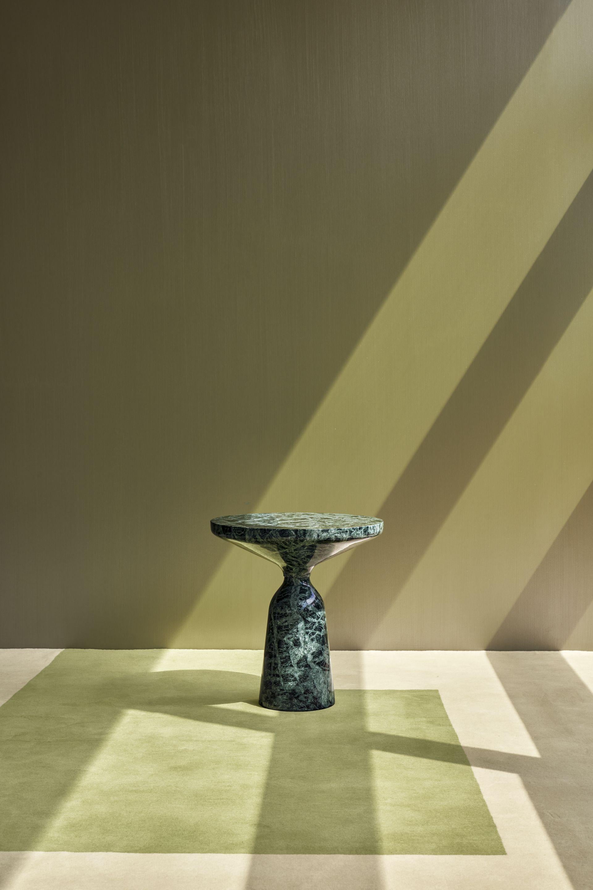 Table d'appoint ClassiCon Bell en marbre Nero Marquina massif de Sebastian Herkner en vente 2