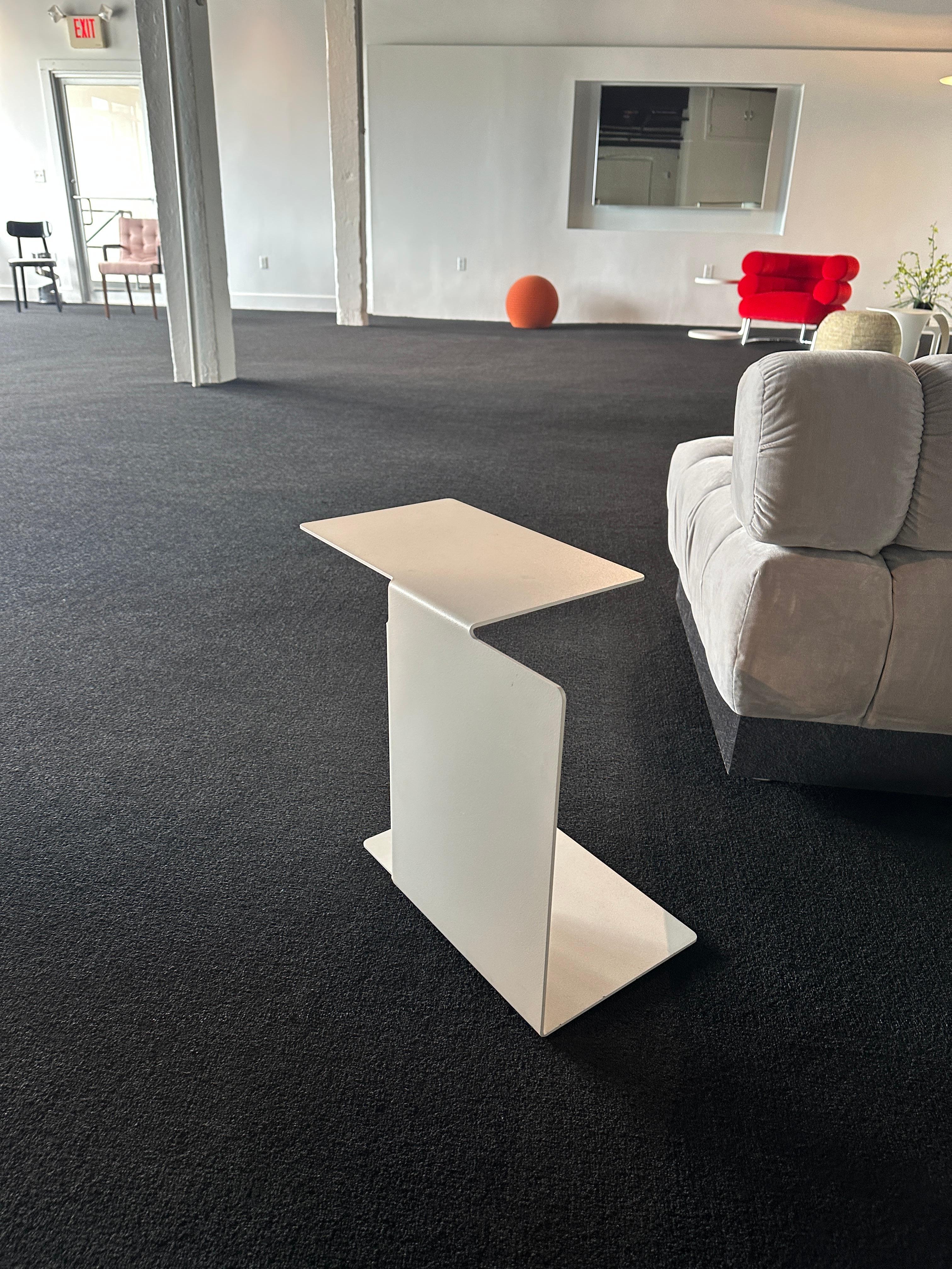 Allemand Table d'appoint Classicon Diana B de Konstantin Grcic en STOCK
