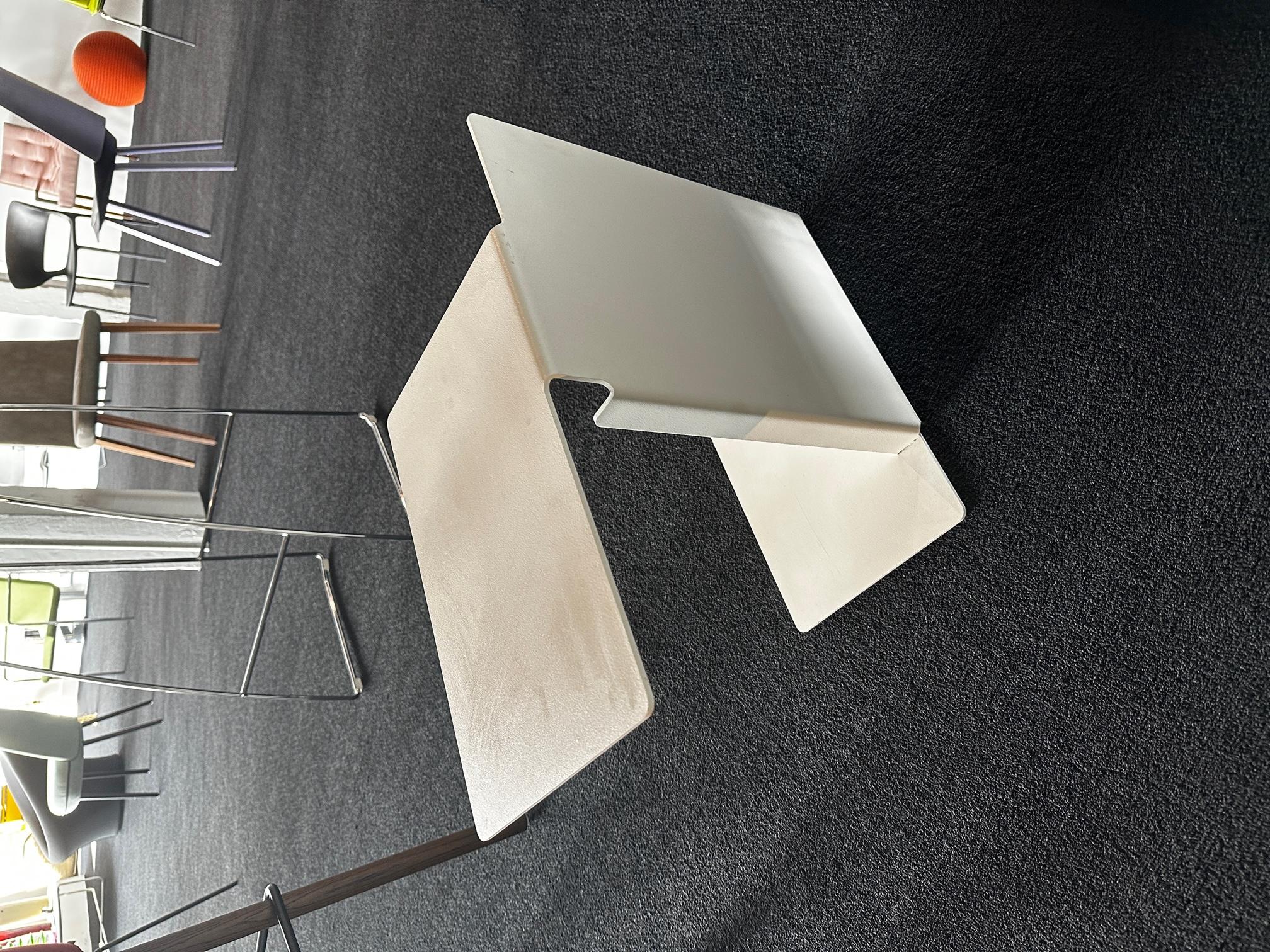 Acier Table d'appoint Classicon Diana B de Konstantin Grcic en STOCK