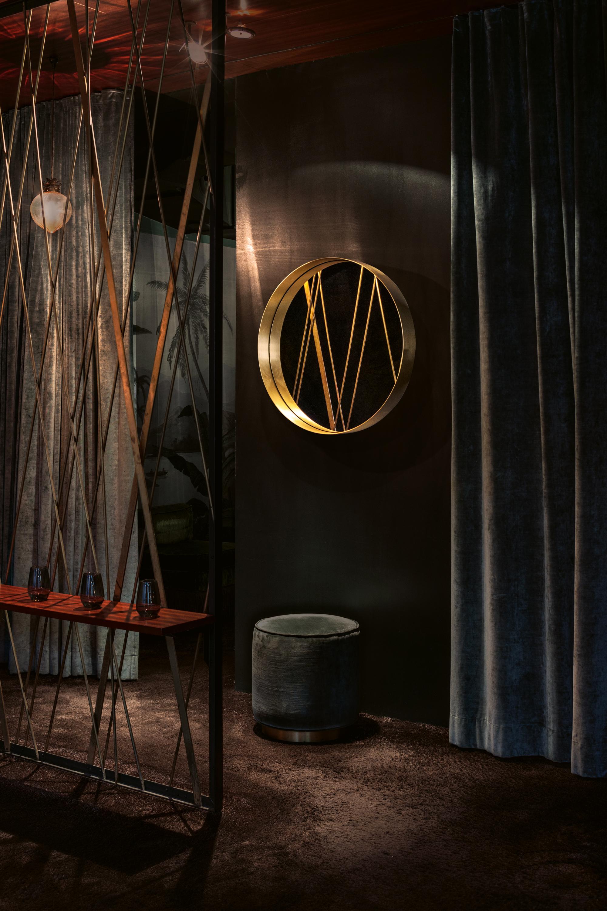 ClassiCon Cypris Round Mirror in Brass by Nina Mair (Moderne) im Angebot