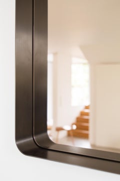 Specchio quadrato ClassiCon Cypris in ottone brunito di Nina Mair