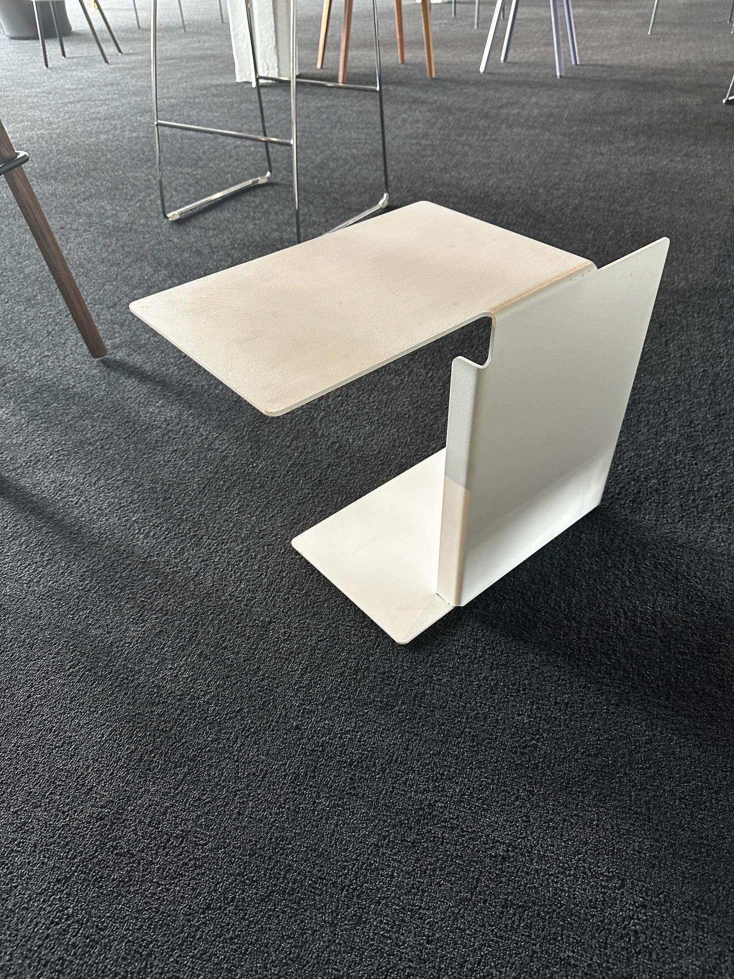 Table d'appoint Classicon Diana B de Konstantin Grcic en STOCK 2