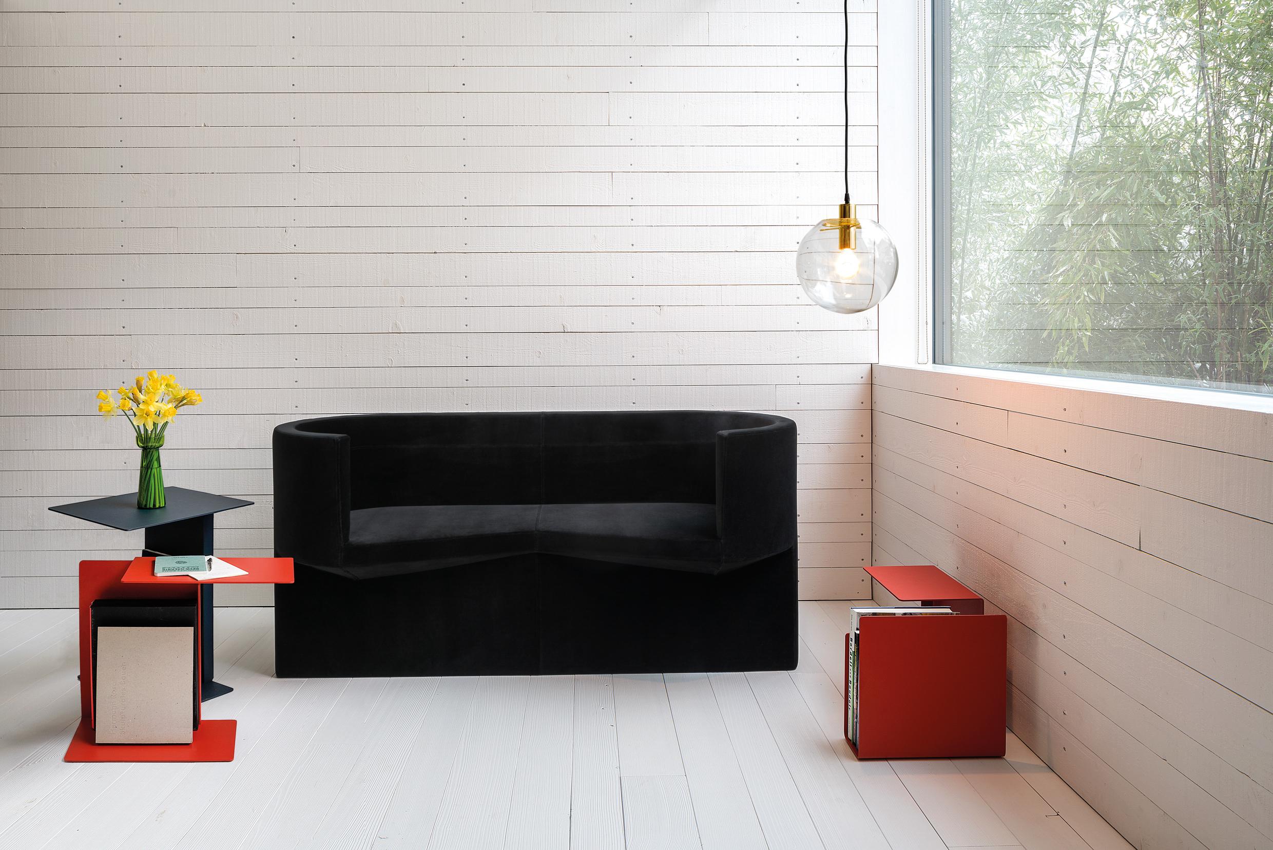 Poudré Table d'appoint ClassiCon Diana B en crème 9001 de Konstantin Grcic en vente