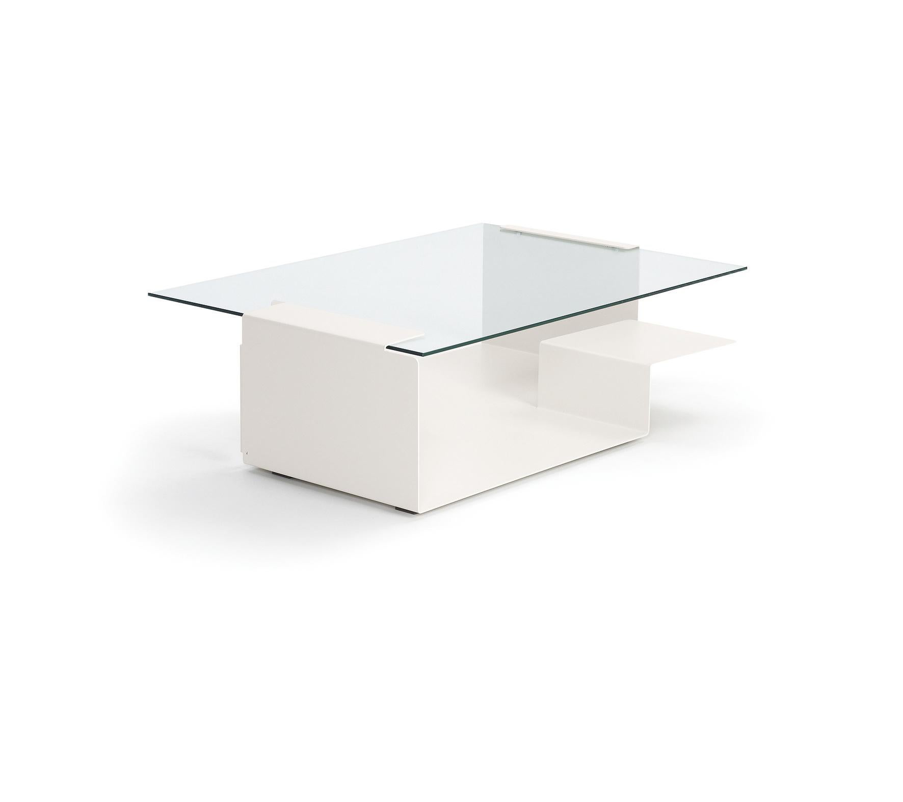 Konstantin Grcic‘s new series of sheet metal tables is open to a wide range of interpretations and uses and, most importantly, to the imagination. Just as words are built from letters, the Diana tables combine with other furniture and objects in