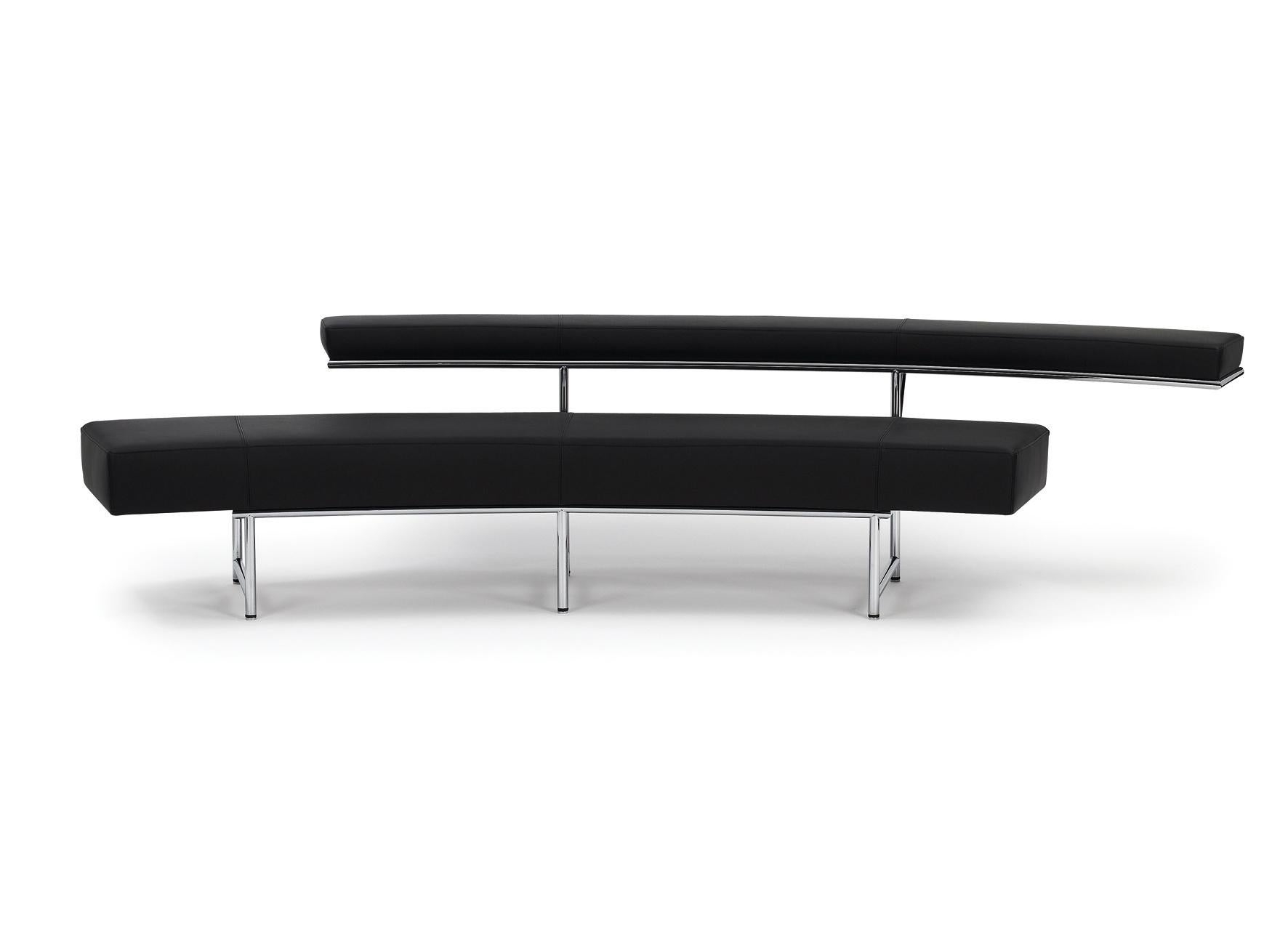 price for fabric!

Eileen Gray‘s perhaps most exclusive sofa radiates an allure from which no beholder can escape. The soft curve, the most unusual lines of the backrest make the Monte Carlo an incomparable and striking one-of-a-kind in the history