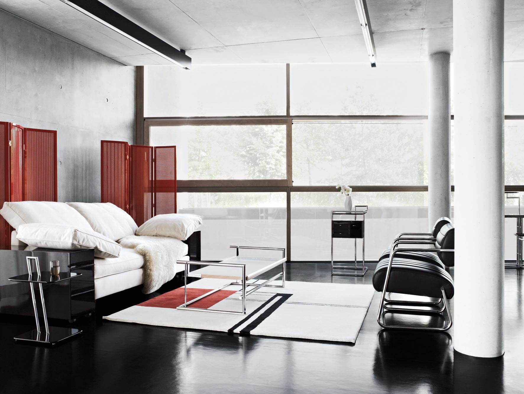 Mesa auxiliar rectangular ClassiCon en blanco by Eileen Gray en STOCK Alemán en venta
