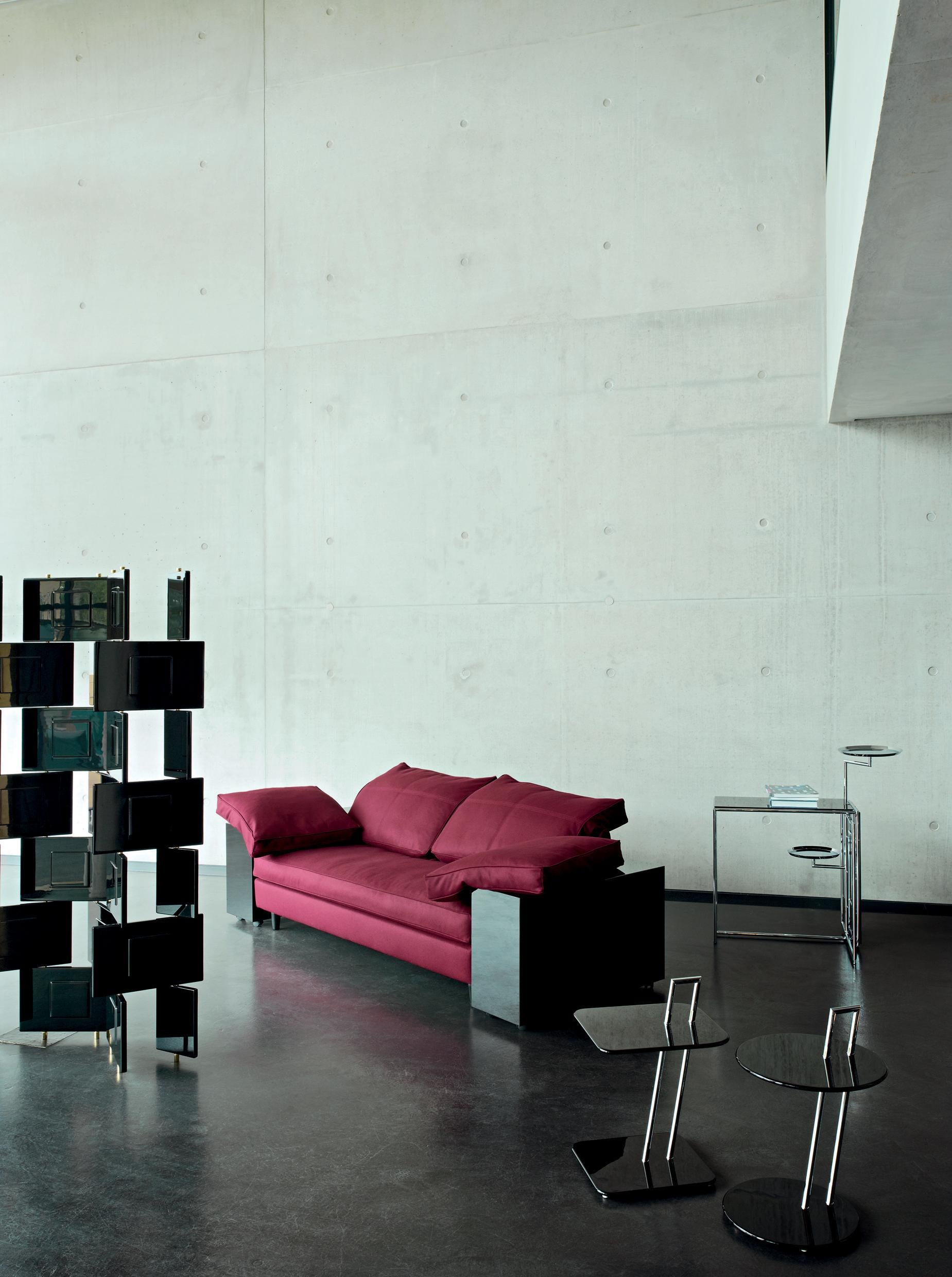 Mesa auxiliar rectangular ClassiCon en blanco by Eileen Gray en Nuevo estado para la venta en New York, NY