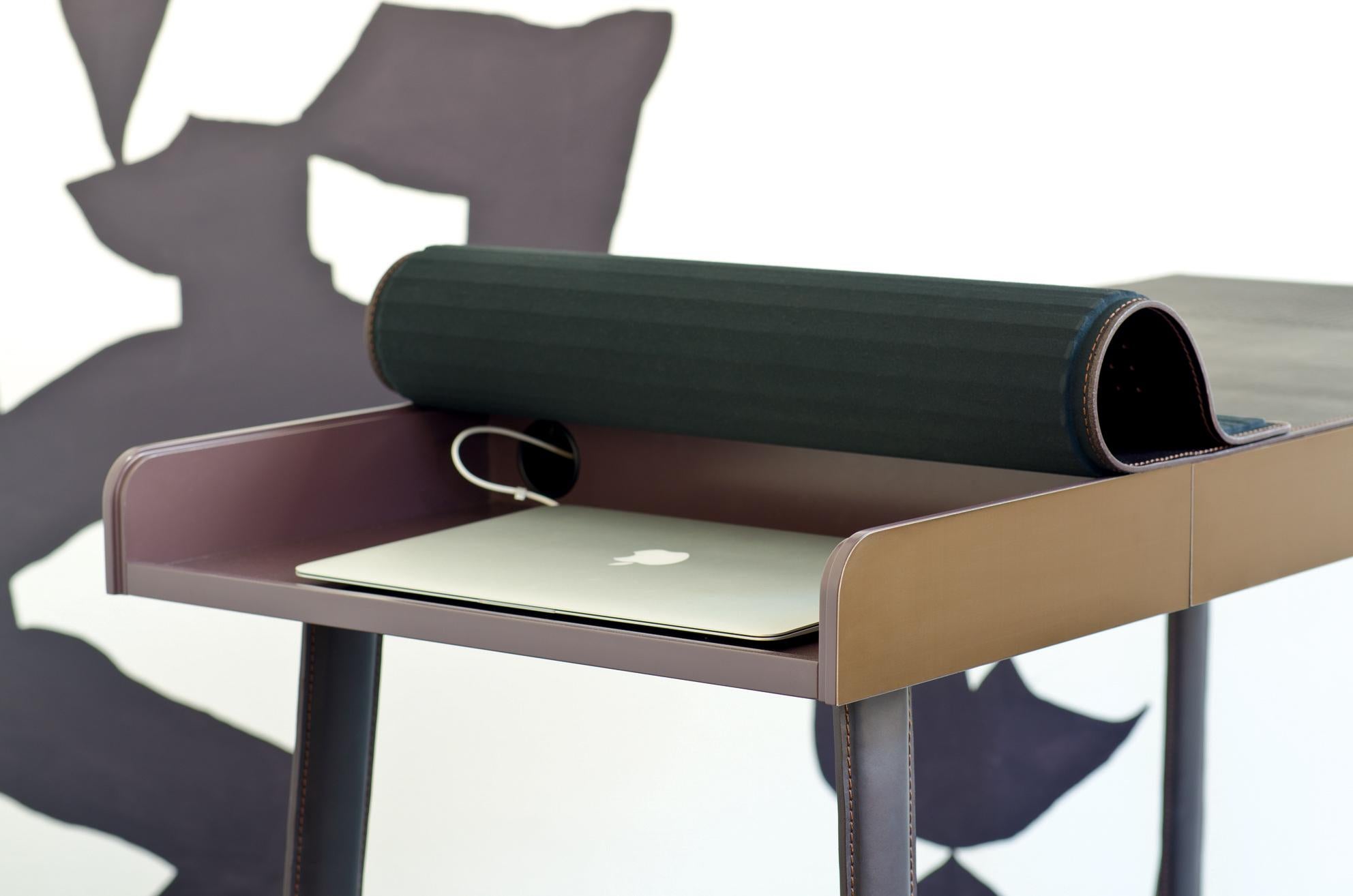 ClassiCon Pegasus-Schreibtisch aus massivem Nussbaumholz von IF Group & Tilla Goldberg mit Front/Rückenverkleidung im Angebot 8