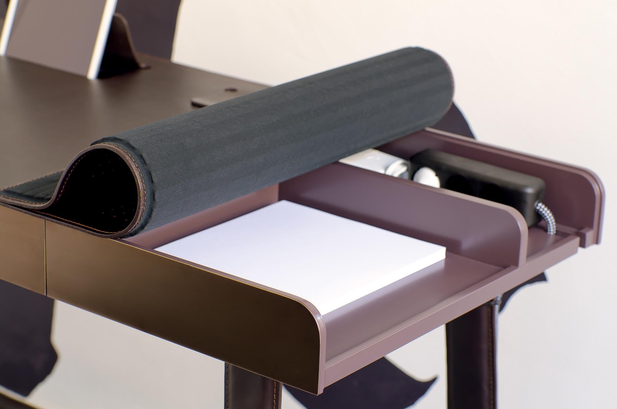 ClassiCon Pegasus-Schreibtisch aus massivem Nussbaumholz von IF Group & Tilla Goldberg mit Front/Rückenverkleidung im Angebot 9