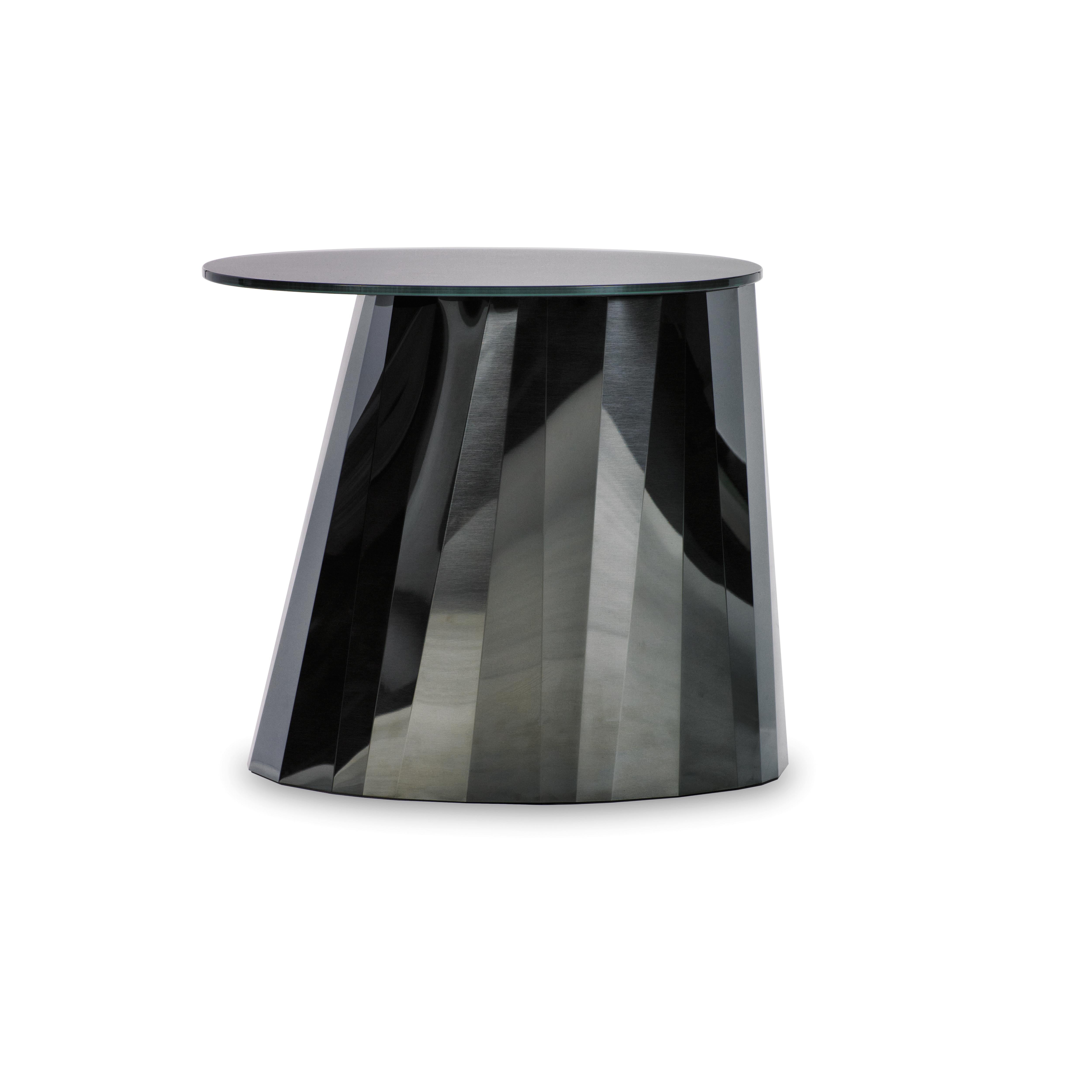 With the Pli side table series French designer Victoria Wilmotte brings objects of unusual crystalline elegance and astonishing geometry to living environments. The bends and folds that gave Pli its name almost make the stainless steel base look
