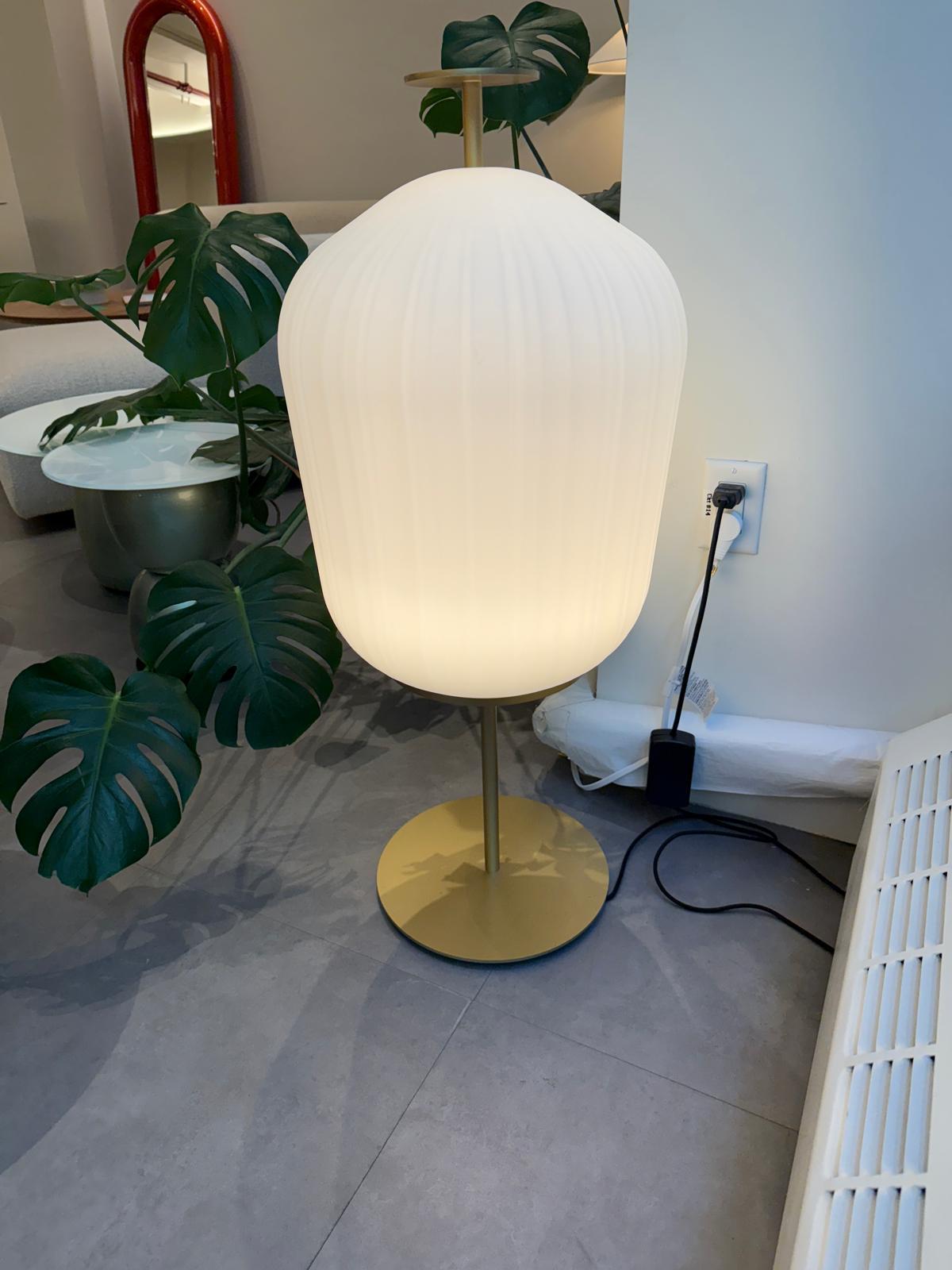 ClassiCon Plissee à gradation  Lampadaire Sebastian Herkner en stock Excellent état - En vente à New York, NY