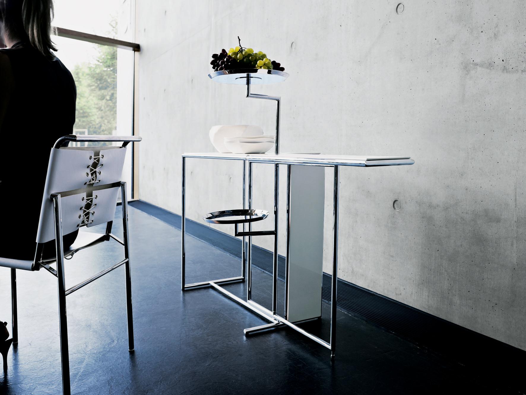 XXIe siècle et contemporain Table d'appoint Rivoli ClassiCon partiellement pliable  par Eileen Gray en vente