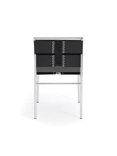 Sedia ClassiCon Roquebrune nera con gambe cromate di Eileen Gray