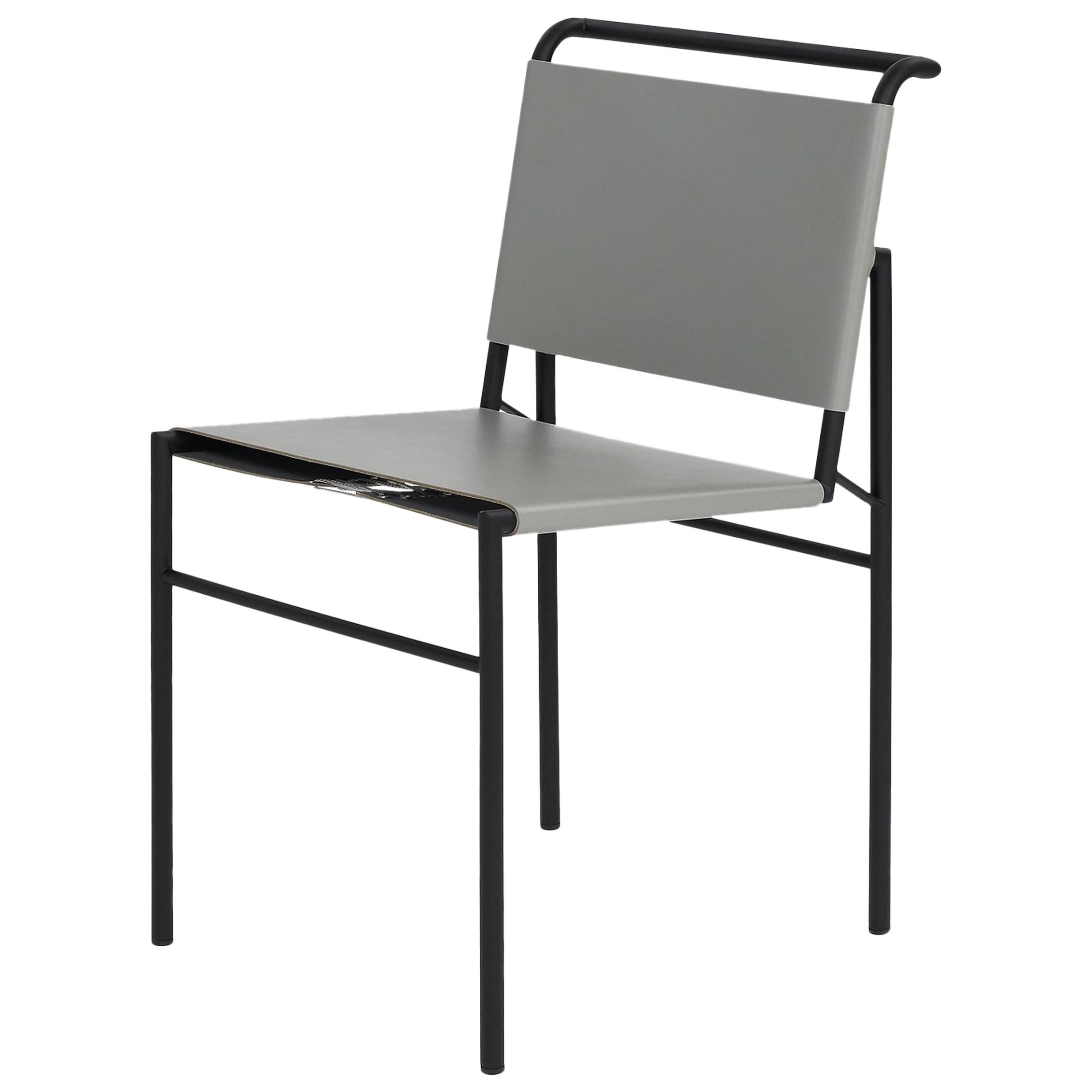 Silla ClassiCon Roquebrune gris con patas negras by Eileen Gray