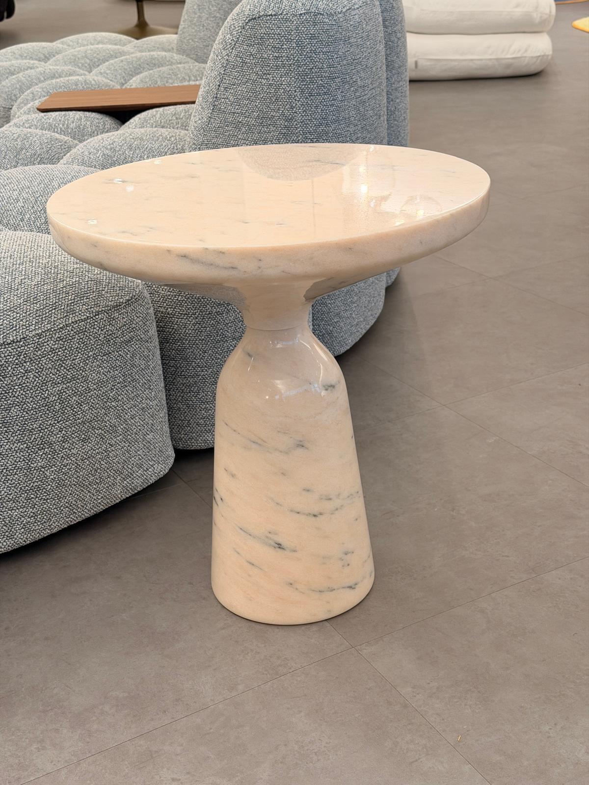 ClassiCon Rose Solid Marble Bell Side Table by Sebastian Herkner in STOCK Moderno en venta