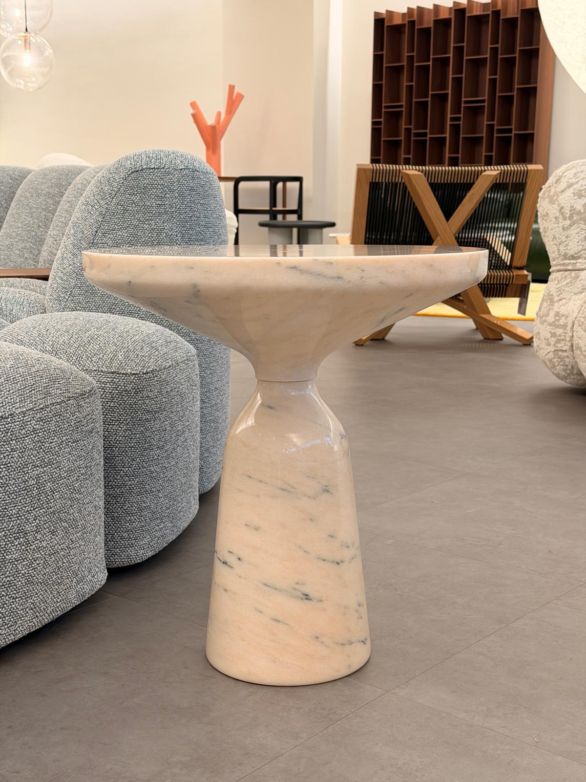 ClassiCon Rose Solid Marble Bell Side Table by Sebastian Herkner in STOCK en Excelente estado para la venta en New York, NY