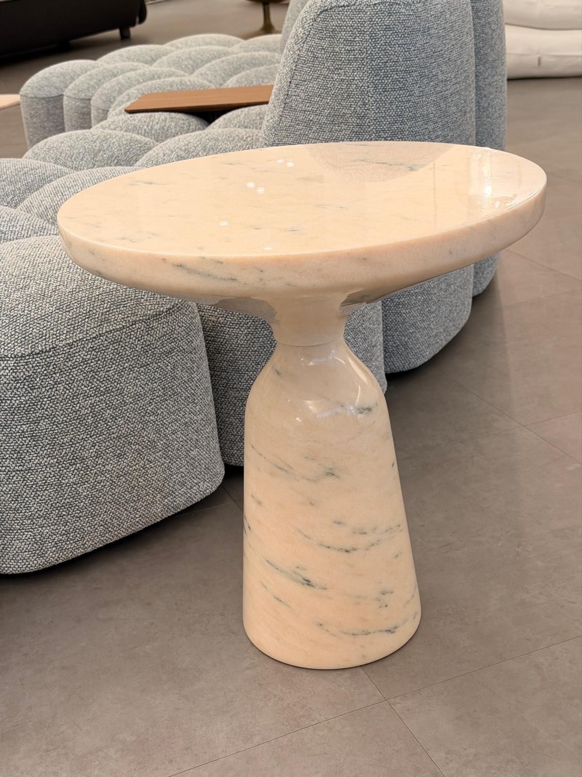 ClassiCon Rose Solid Marble Bell Side Table by Sebastian Herkner in STOCK Siglo XXI y contemporáneo en venta