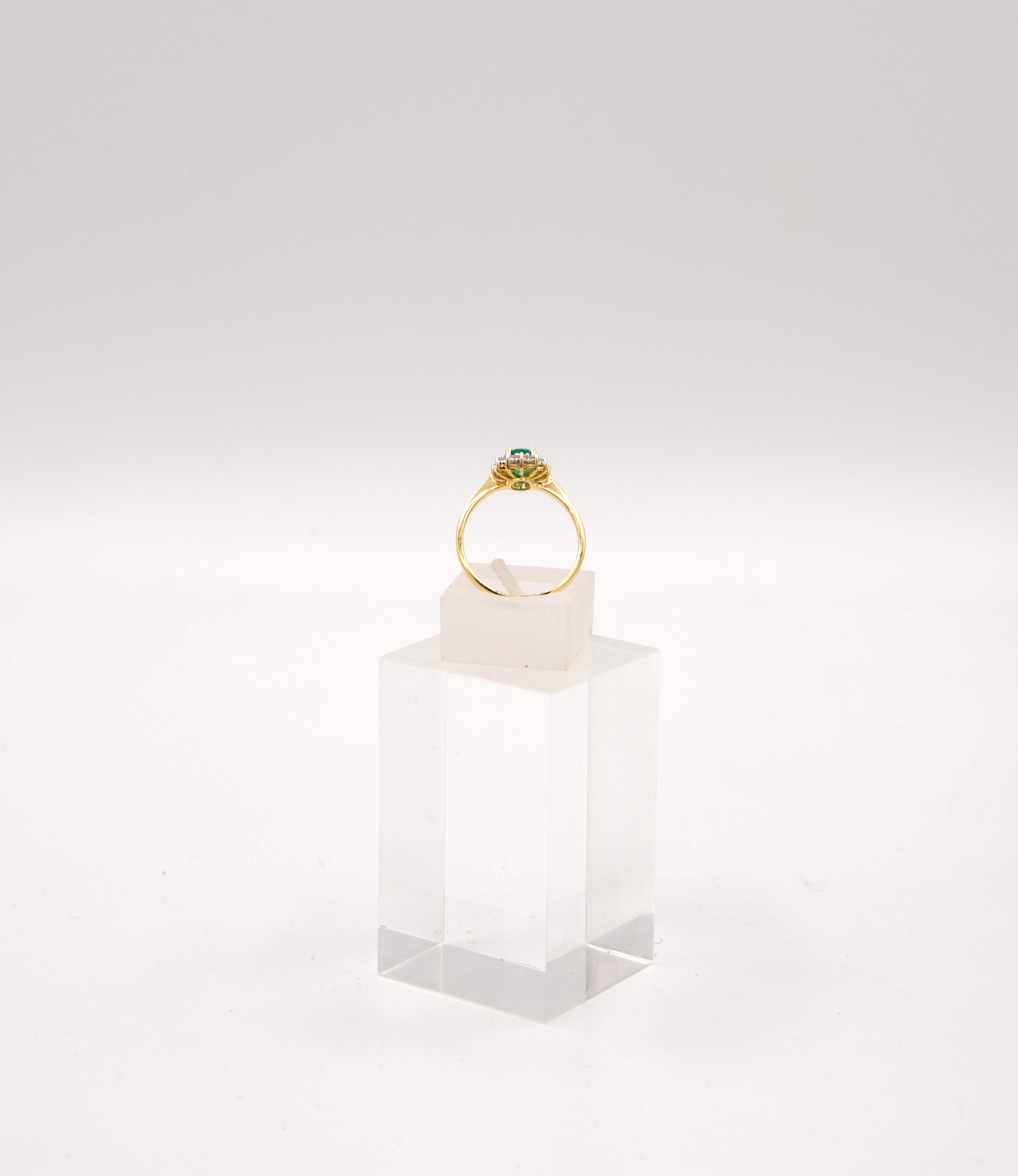 Klassischer Smaragd-Diamantring im Angebot 1