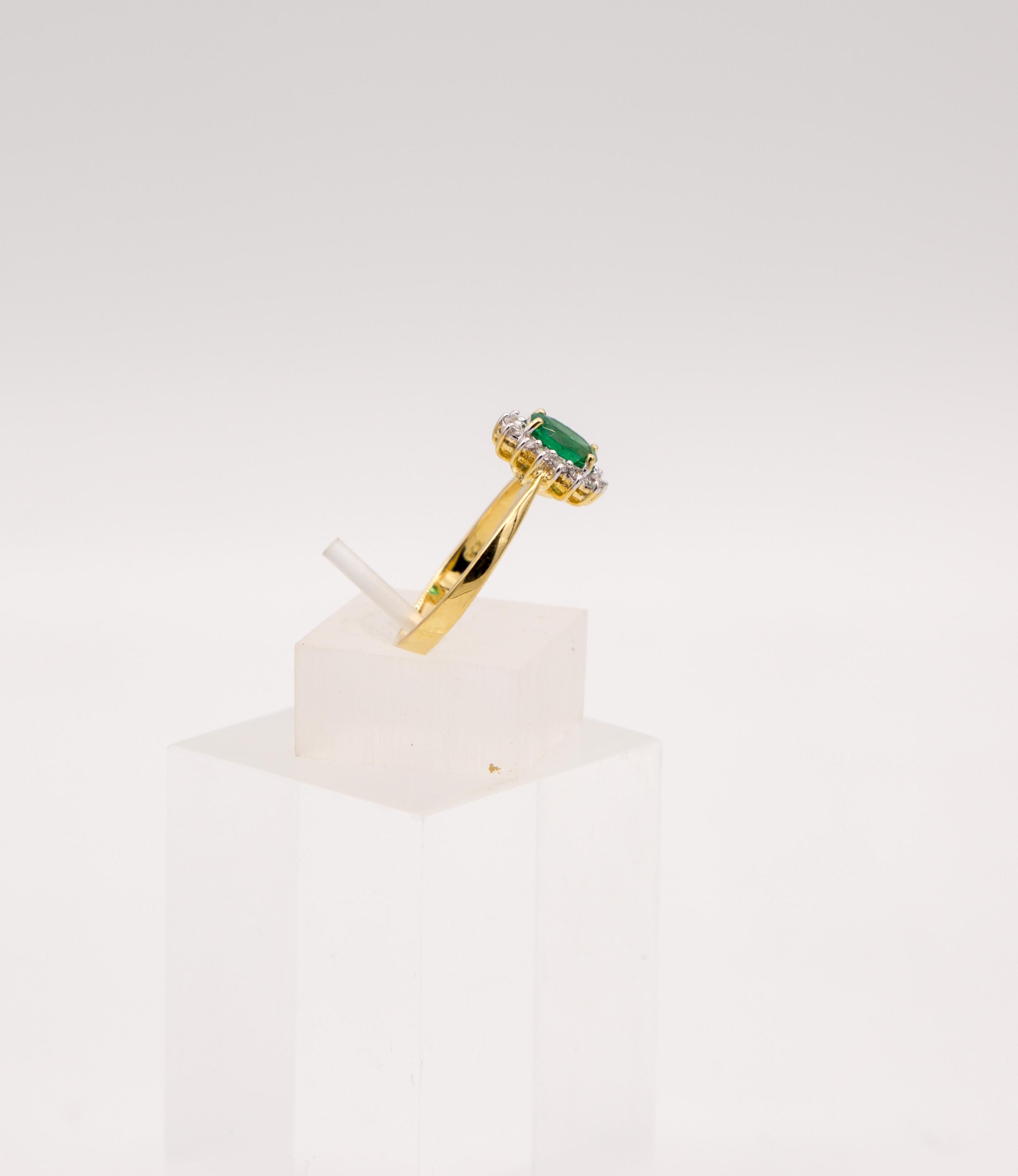 Klassischer Smaragd-Diamantring im Angebot 4