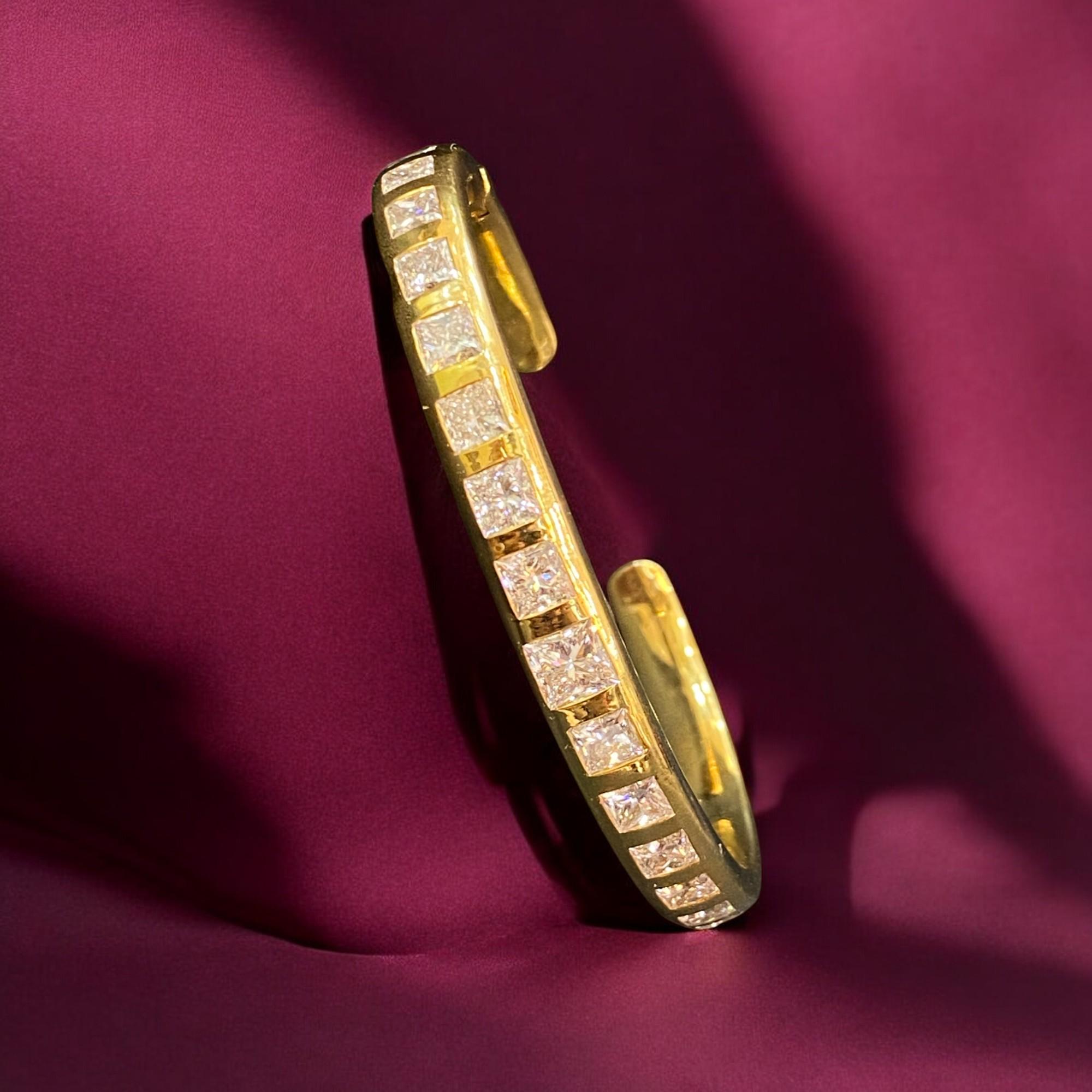 Classy 10.10 Cts Princess Shape Diamonds Unisex Flush Setting Bracelet 14K Gold In New Condition For Sale In Massafra, IT