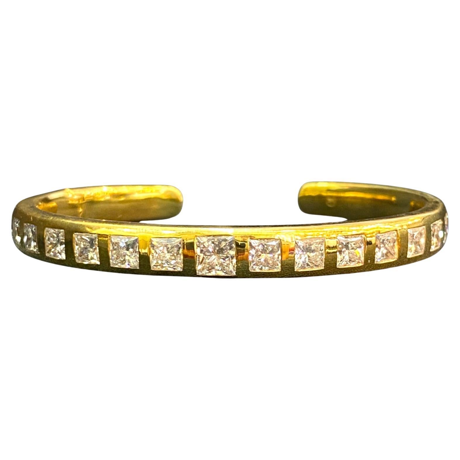 Classy 10.10 Cts Princess Shape Diamonds Unisex Flush Setting Bracelet 14K Gold For Sale