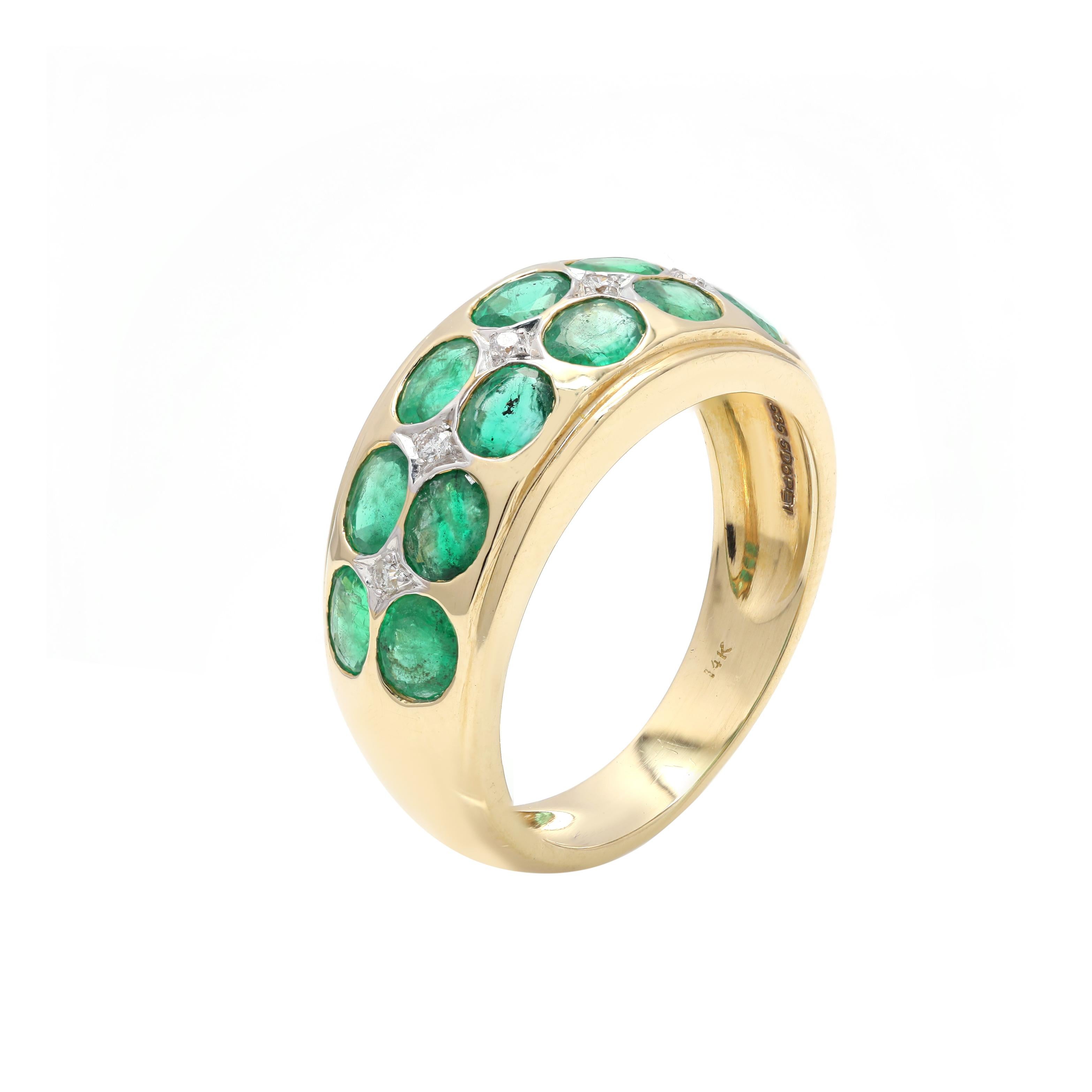 For Sale:  Natural 2.3 ct Emerald Band Ring with Diamonds Inlaid in 14K Yellow Gold 2