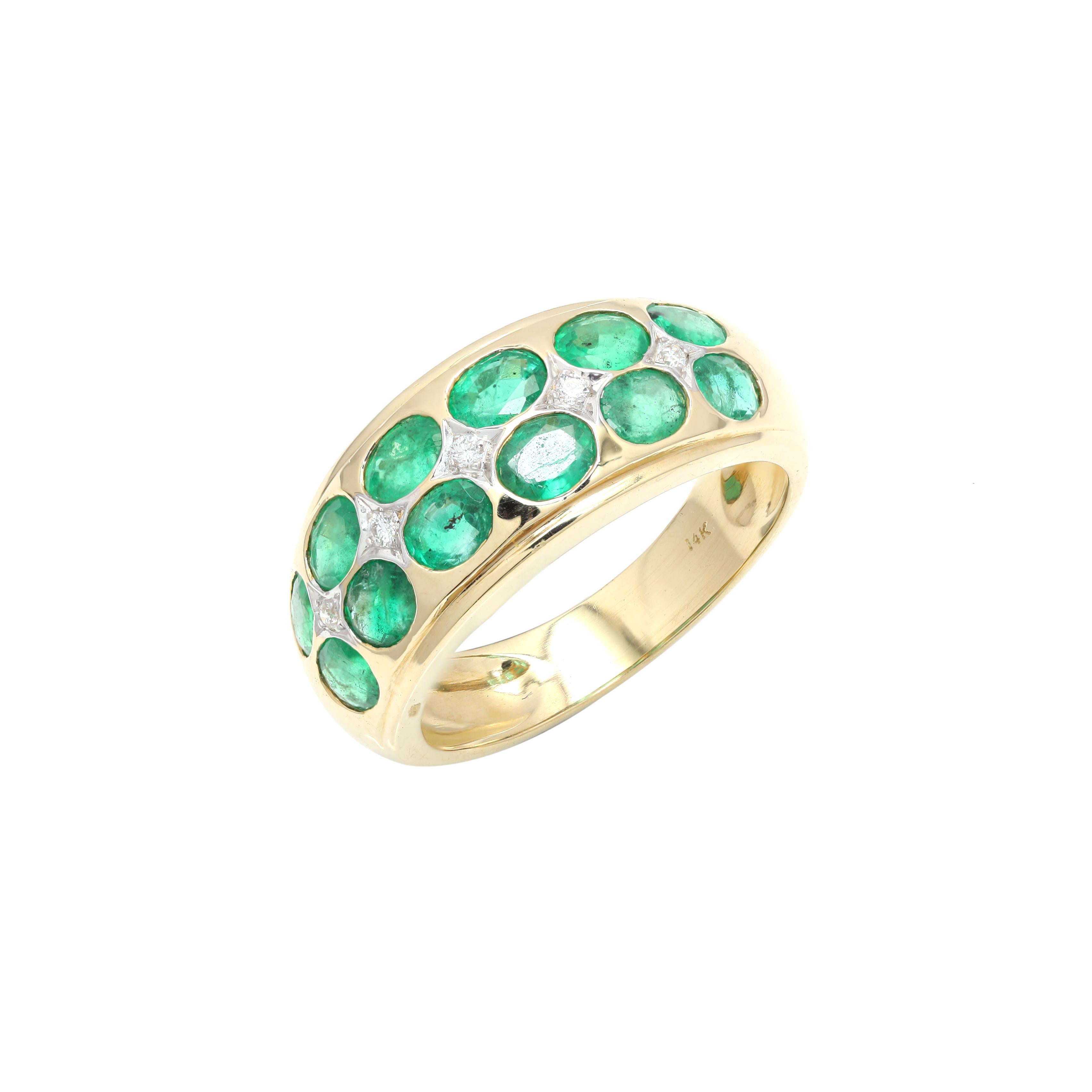 For Sale:  Natural 2.3 ct Emerald Band Ring with Diamonds Inlaid in 14K Yellow Gold 5