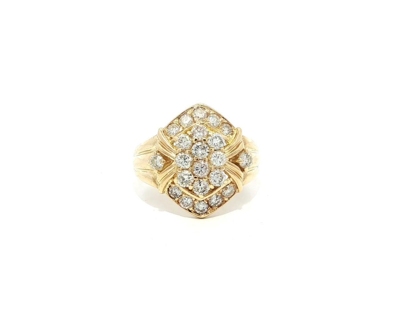 Anello di classe in oro giallo 18k con cluster di diamanti infuocati da 1,01 ct. in vendita 6