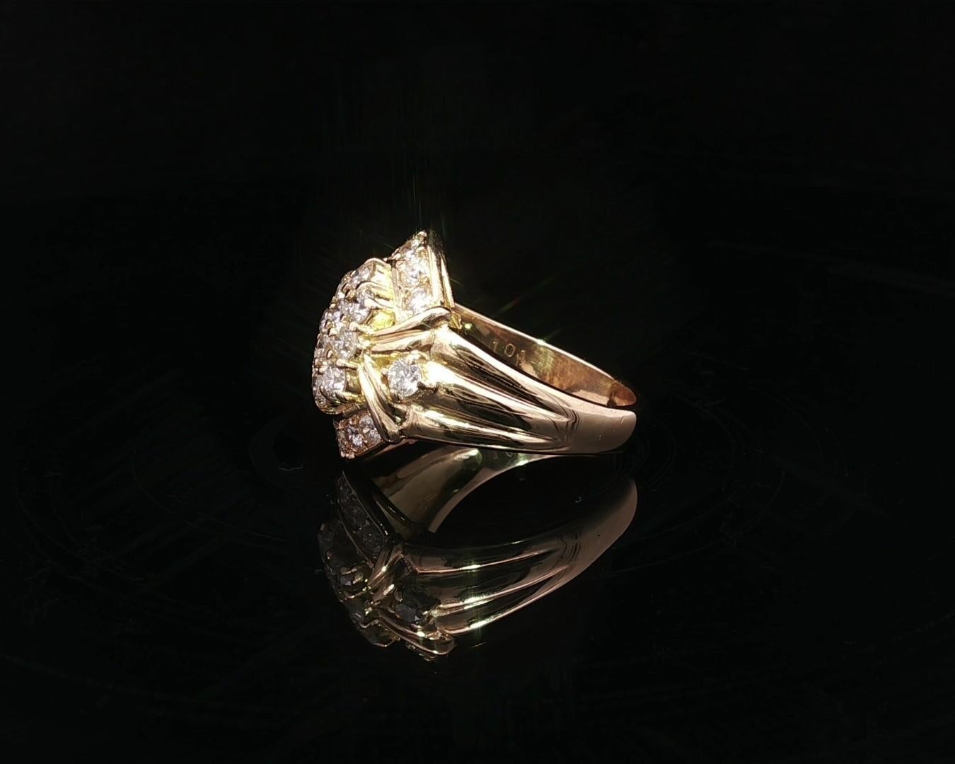Anello di classe in oro giallo 18k con cluster di diamanti infuocati da 1,01 ct. in vendita 4