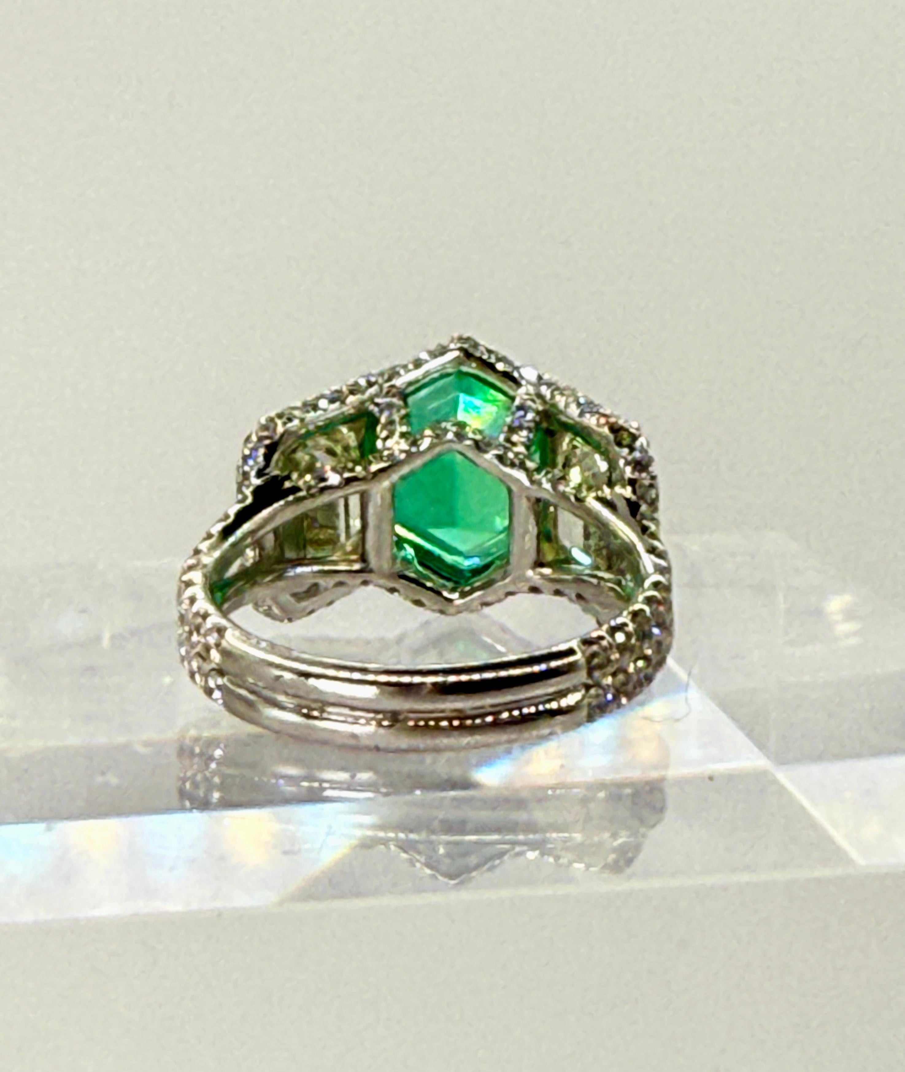 Platinring mit 2,76 Karat kolumbianischem Smaragd und Diamant in Platin im Angebot 2