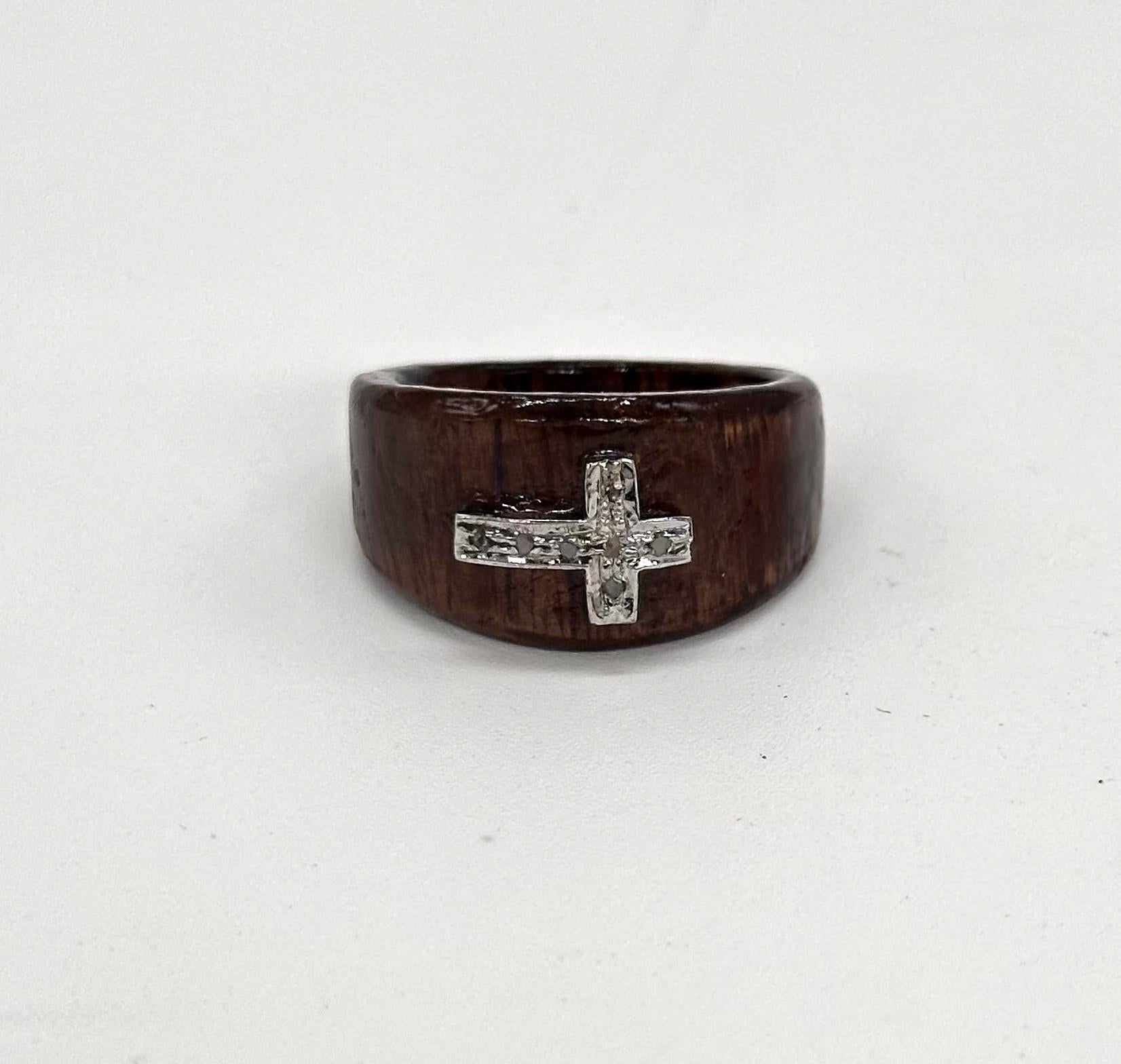 Women's or Men's Classy Certified natural pave diamond sunburst 925 silver wooden Cross Ring For Sale