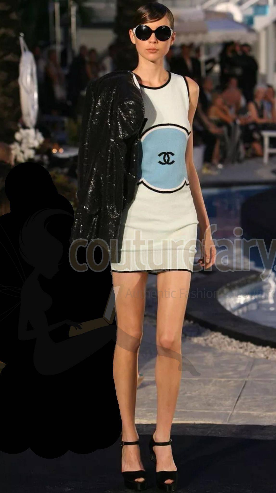 UNWORN Chanel Signature CC Logo Enblem Knit Cashmere Mini Dress 38 In Excellent Condition For Sale In Switzerland, CH