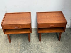 Comodini danesi di classe in teak Wegner della metà del secolo scorso, anni '60