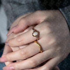 Edler Verlobungsring im australischen Oval-Design mit massivem Opal und Diamanten, 14 Karat Gelbgold