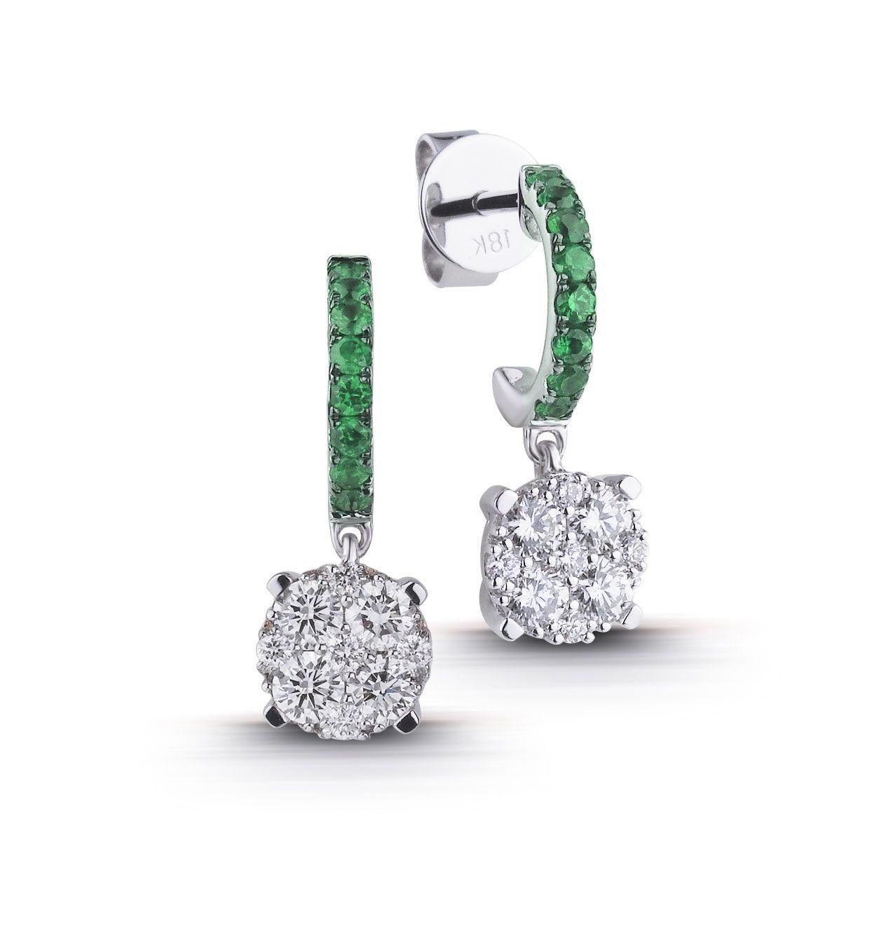 Für sie stilvolle Smaragd-Diamant-Ohrringe aus 18 Karat Gold (Rundschliff) im Angebot