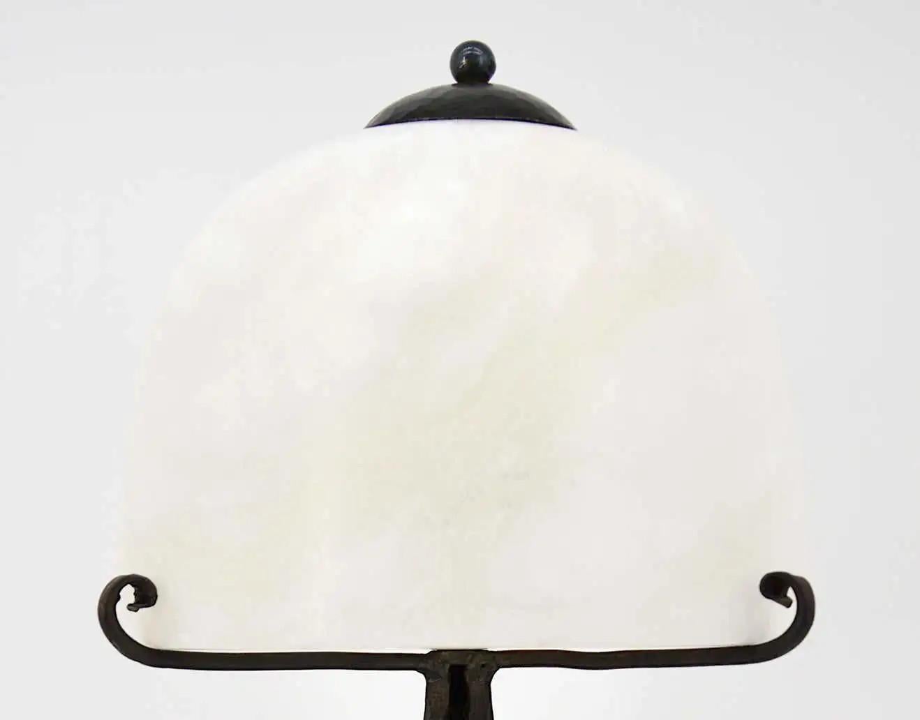 Classy French Art Deco Alabaster Table Lamp, 1920s In Good Condition For Sale In Saint-Amans-des-Cots, FR