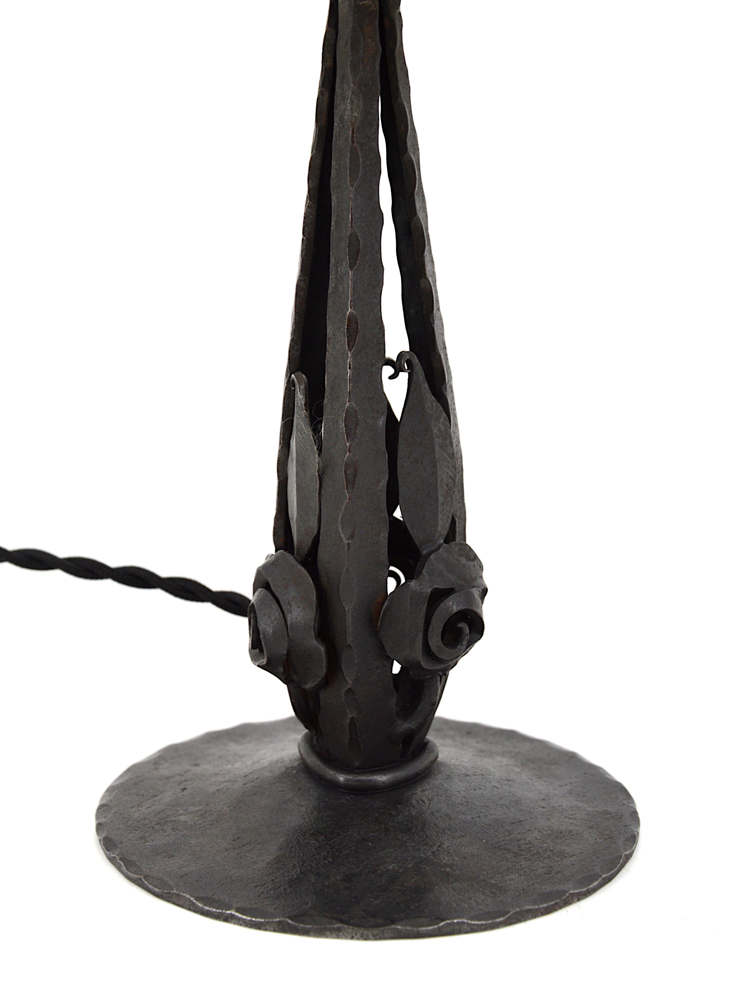 Early 20th Century Classy French Art Deco Alabaster Table Lamp, 1920 For Sale
