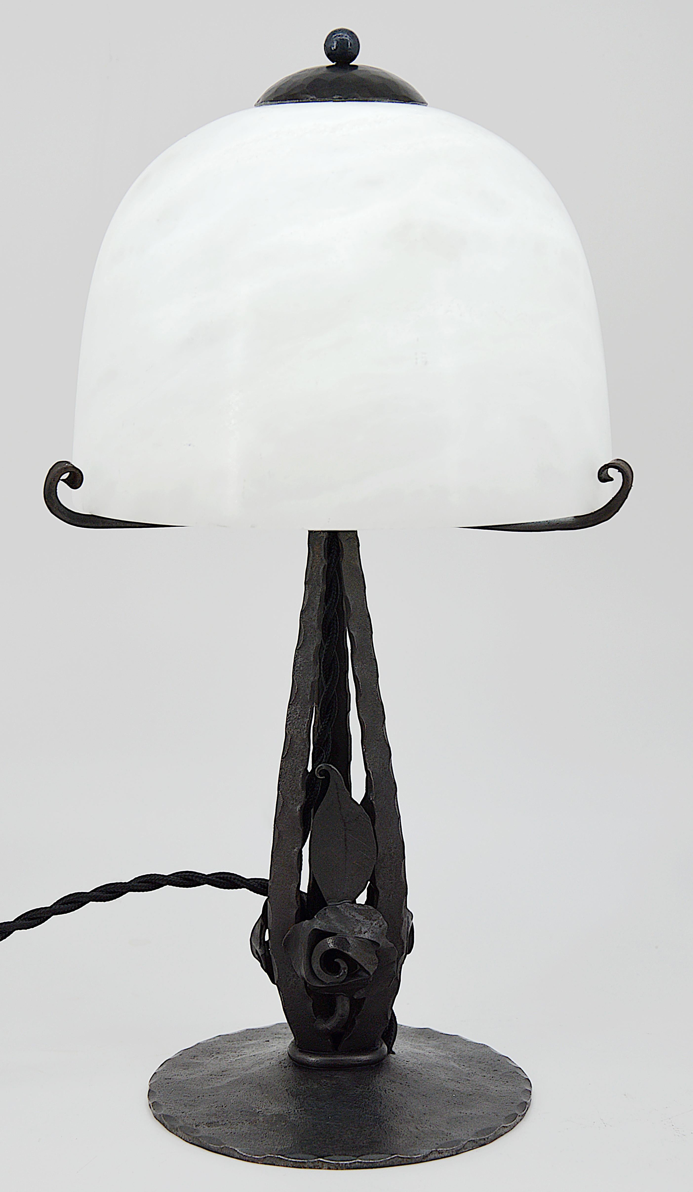 Classy French Art Deco Alabaster Table Lamp, 1920 For Sale 3