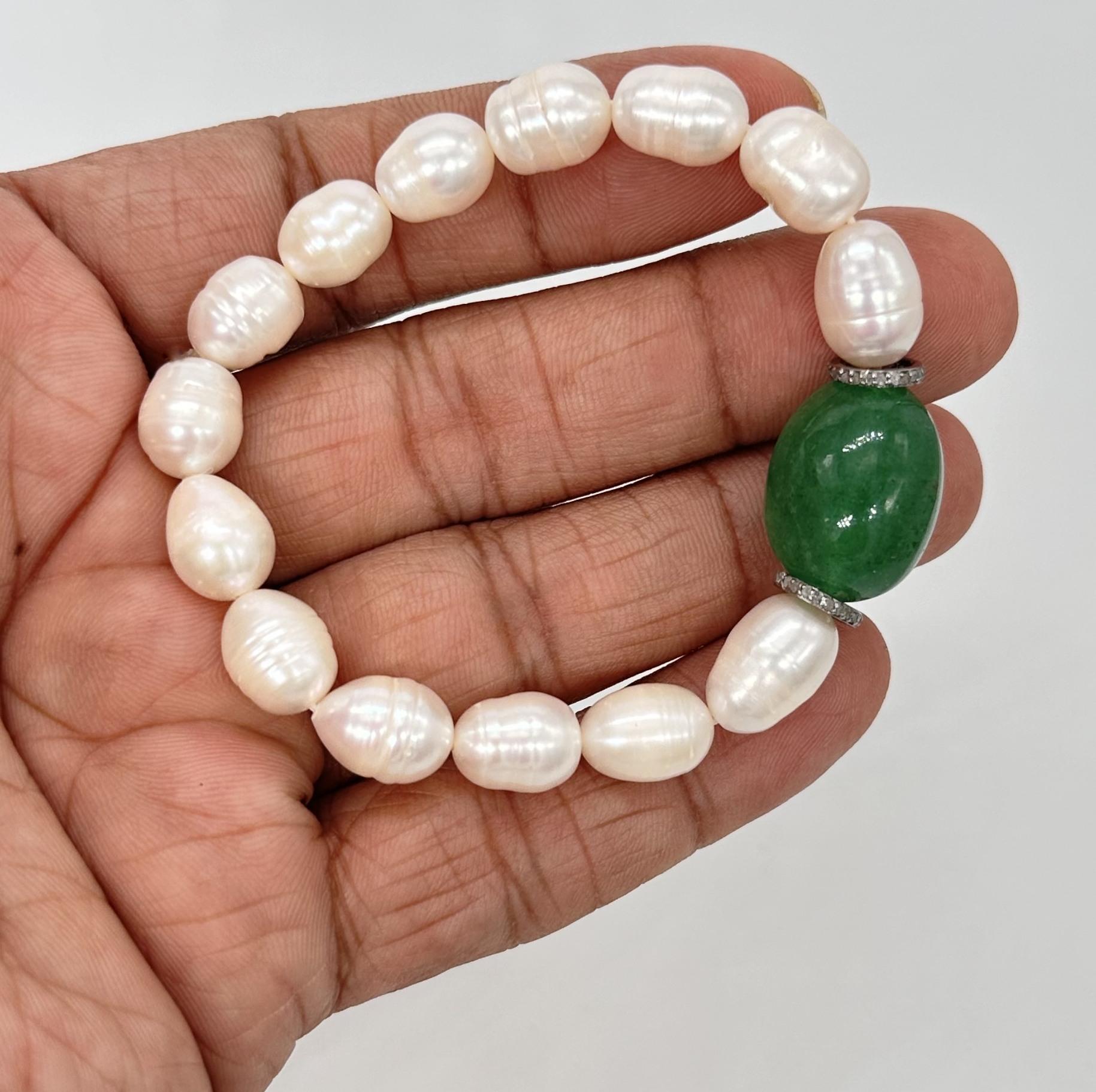 Classy green jade Freshwater white pearl diamond roundel silver stretch bracelet In New Condition For Sale In Delhi, DL