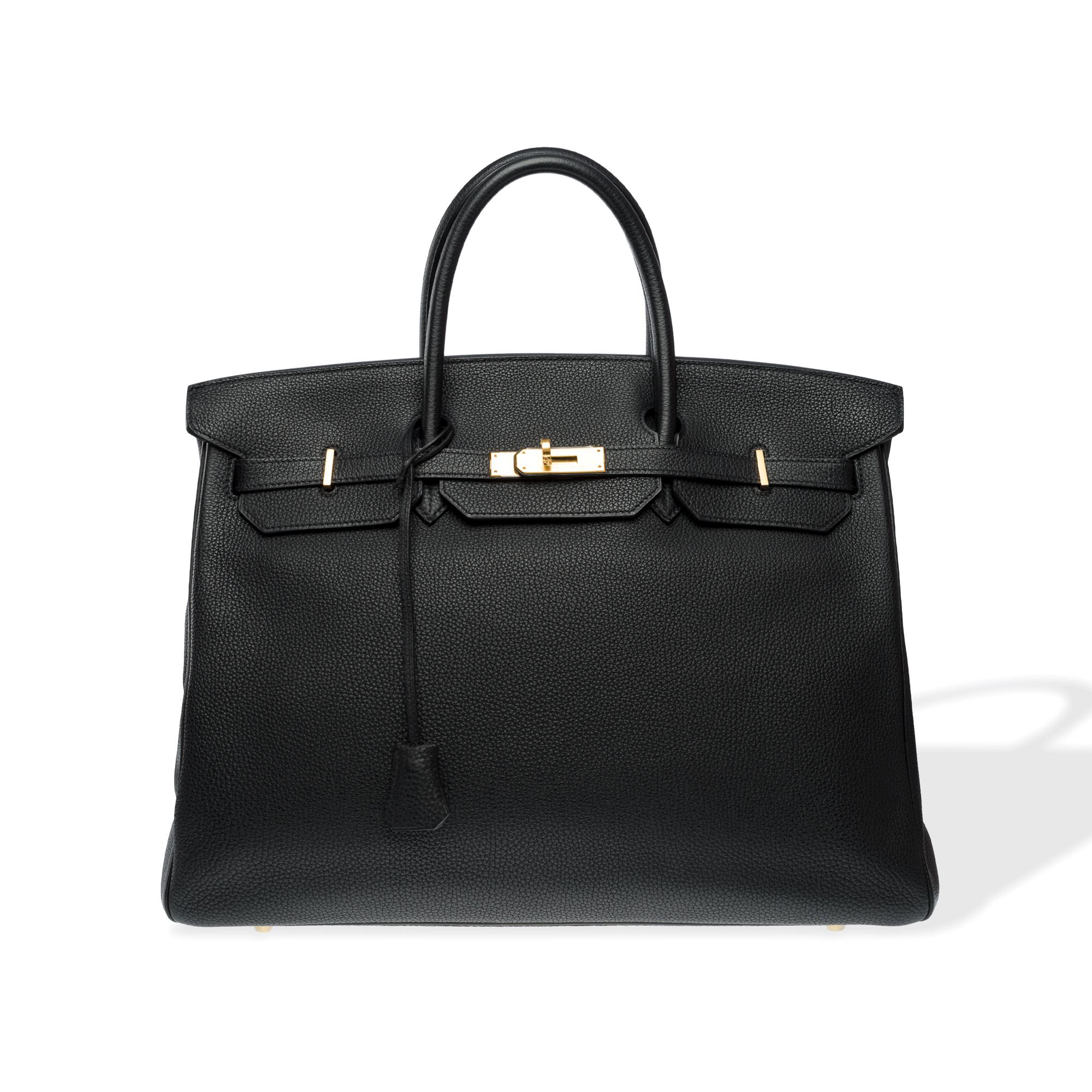 Classy Hermes Birkin 40 handbag in Black Togo Calf Leather, GHW In Excellent Condition For Sale In Paris, IDF