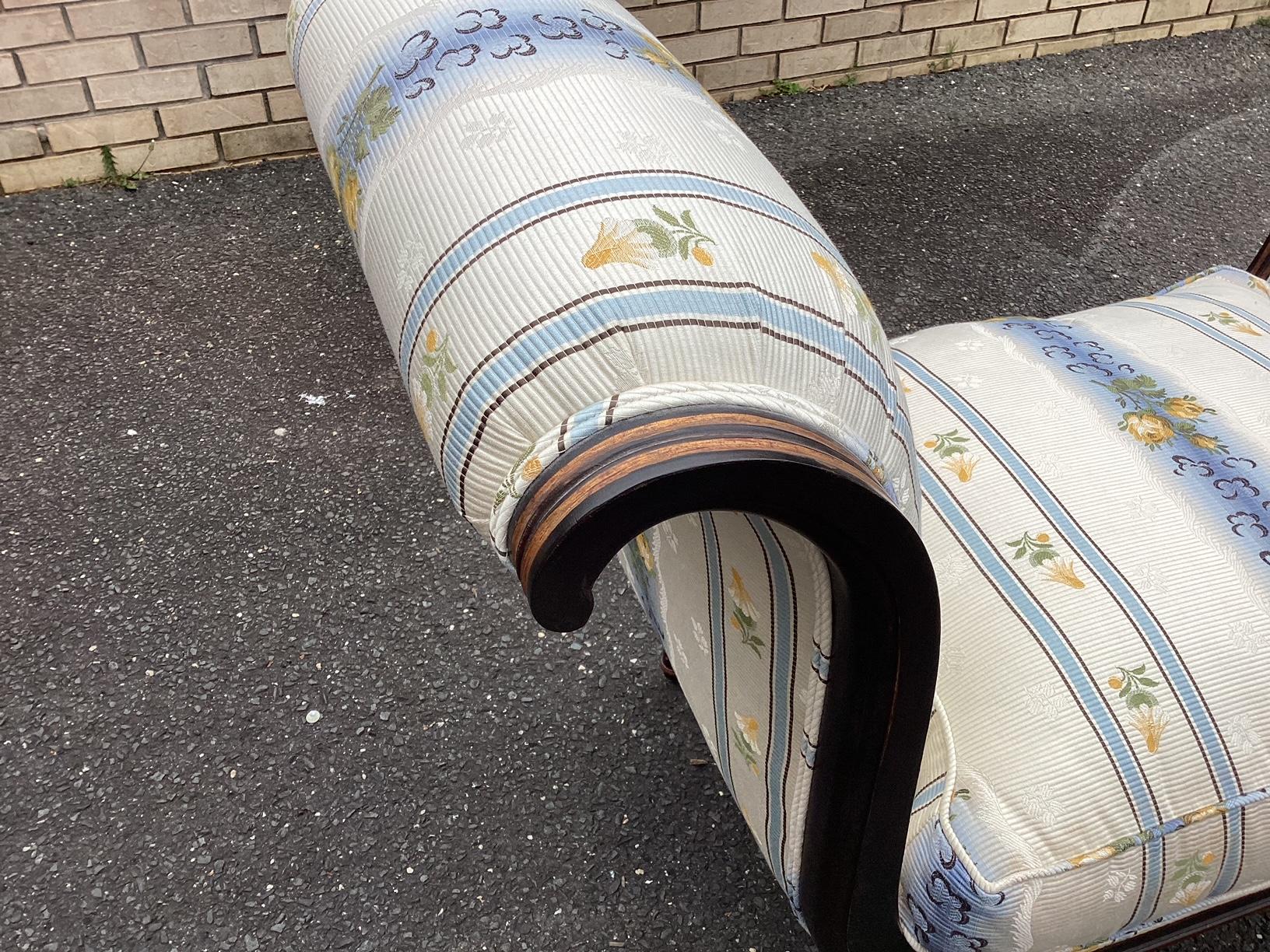 Classy Hollywood Regency Nancy Corzine Bench In Good Condition For Sale In Hopewell, NJ