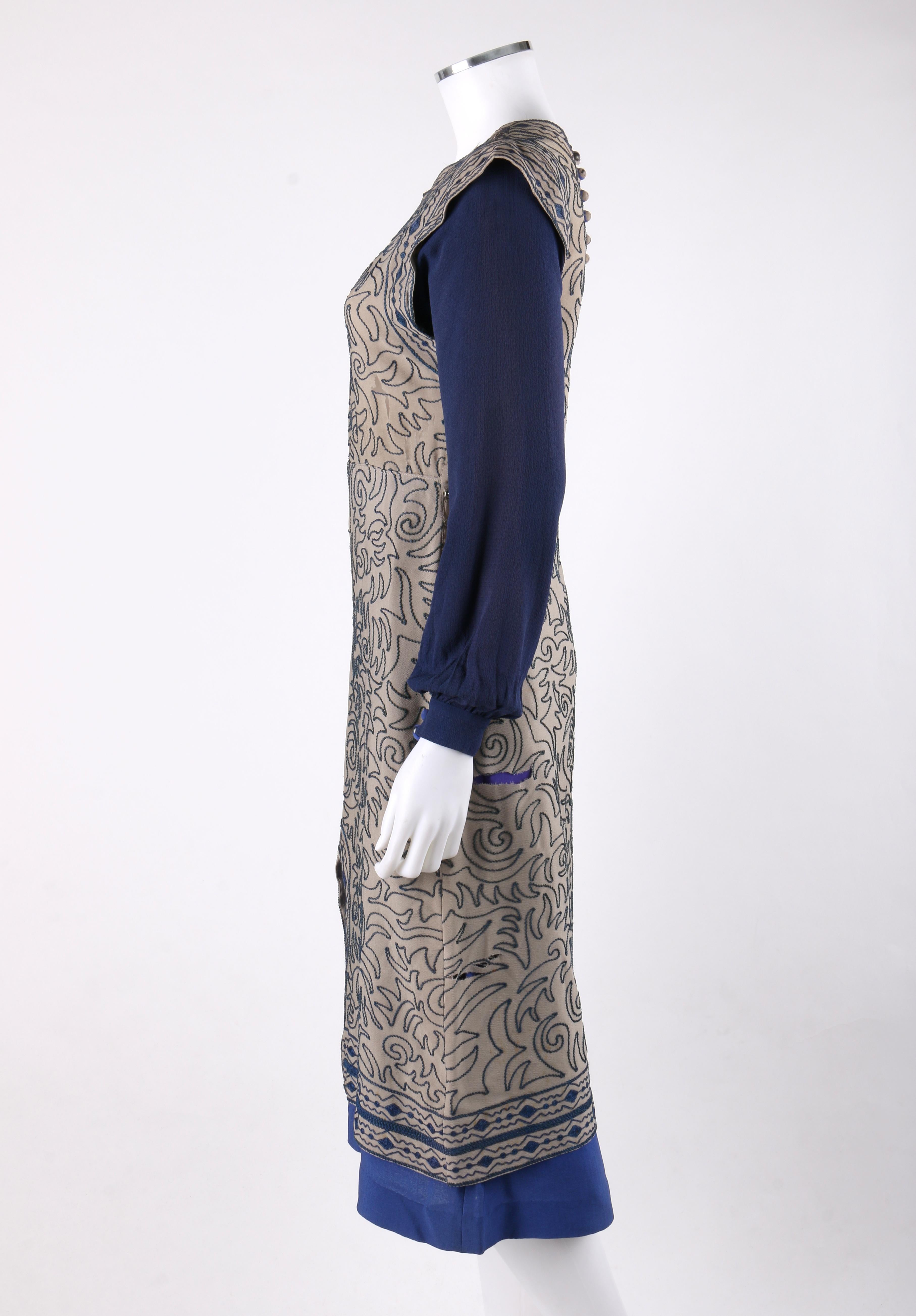 CLASSY JEAN Robe midi édouardienne à manches bouffantes en satin de soie coquillage avec manches évasées, circa 1910 Pour femmes en vente