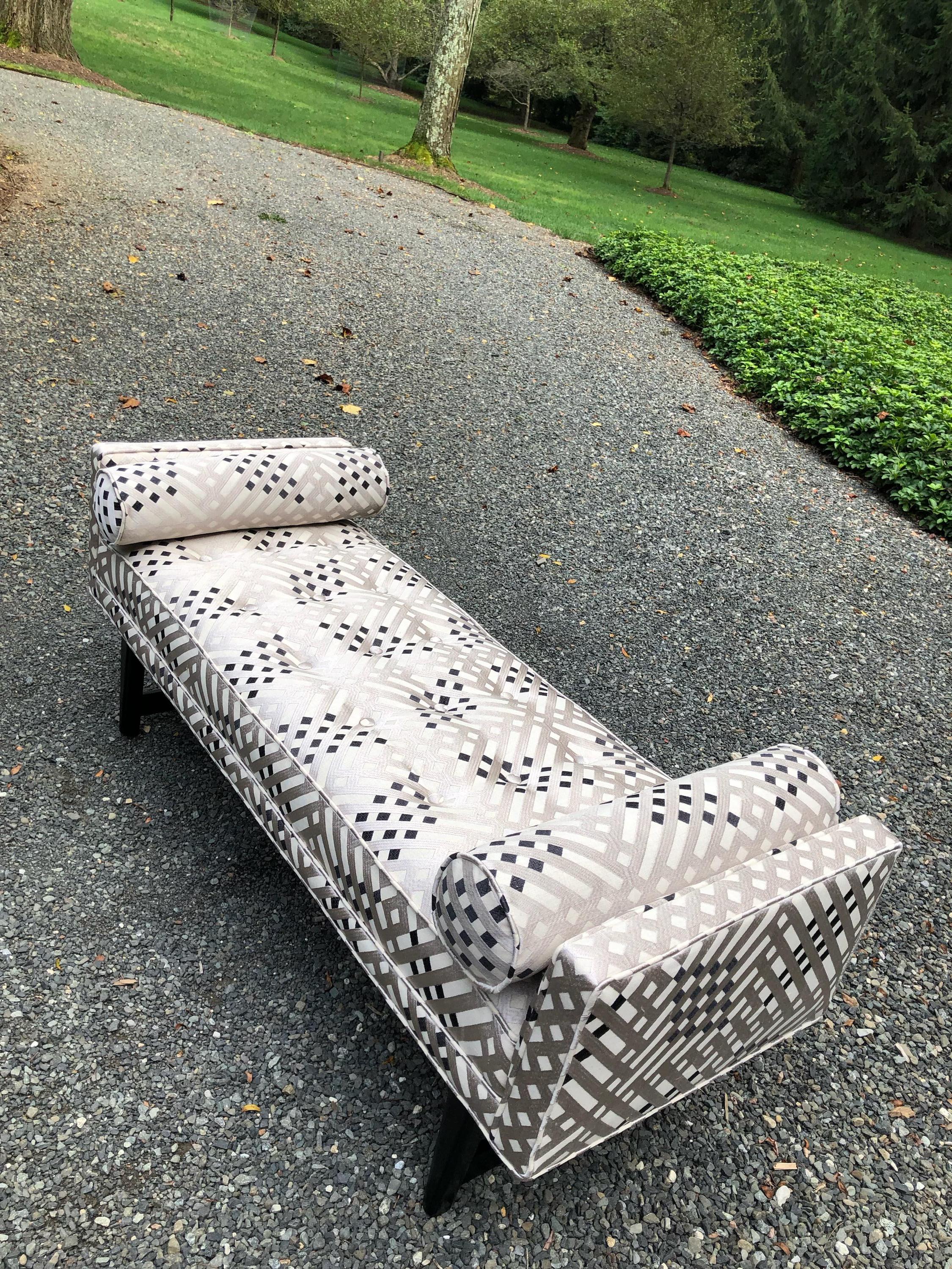Classy Mid-Century Modern Settee Bench with Contemporary Lattice Upholstery In Excellent Condition In Hopewell, NJ