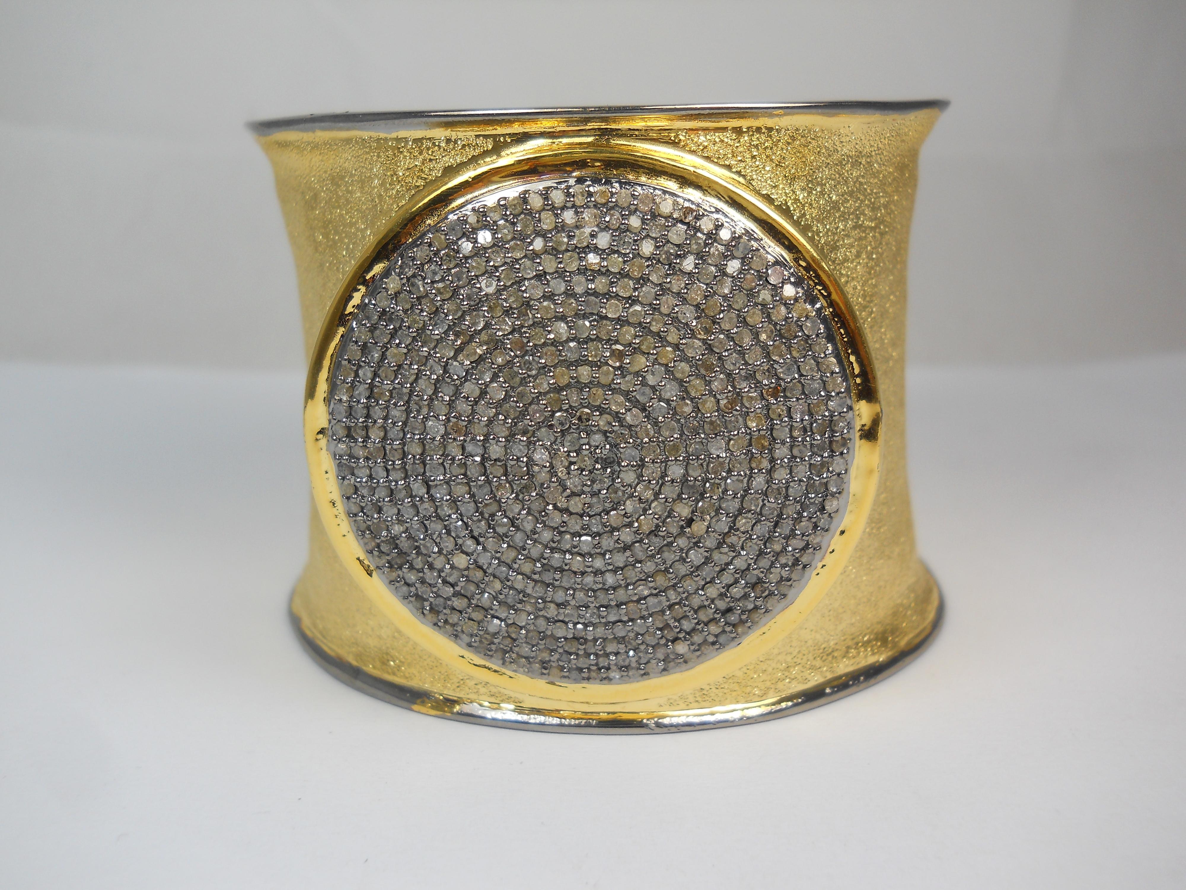 Classy Natural diamonds Disc Gold plated silver handcuff bracelet In New Condition For Sale In Delhi, DL