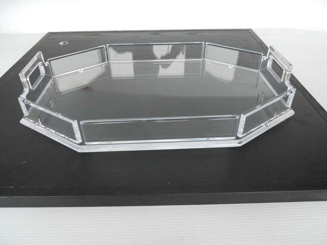 Classy Pair of Clear Lucite Trays In Excellent Condition For Sale In Los Angeles, CA