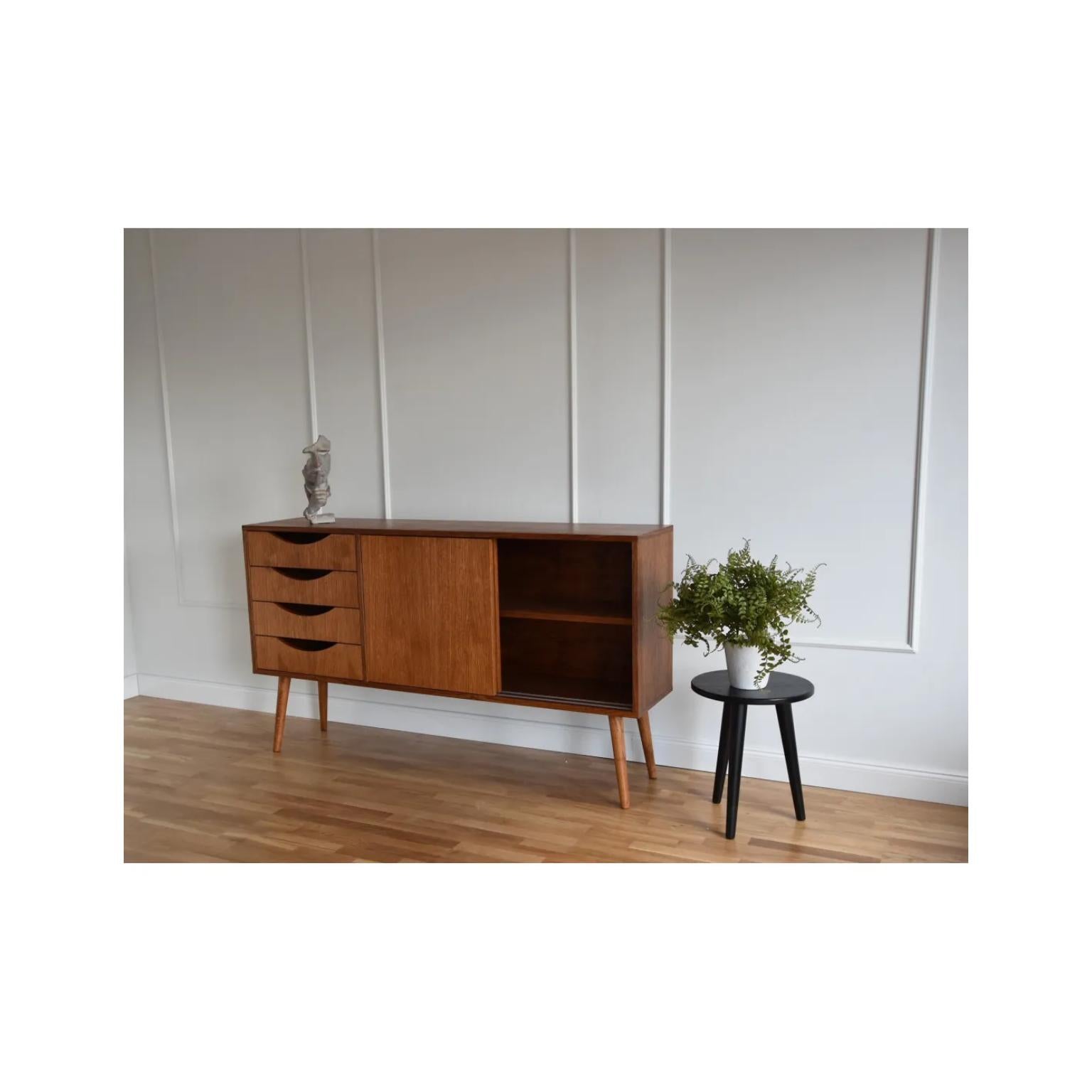 Mordenzato Credenza media alta di classe Slide di Pastform in vendita