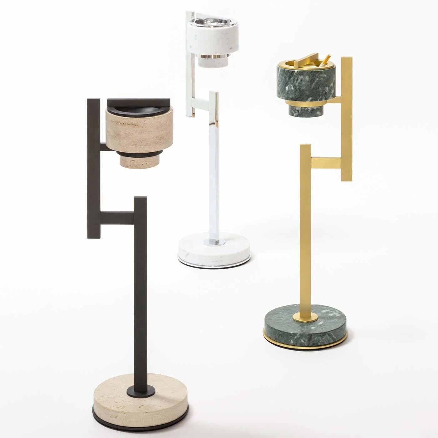 Métal Cendrier à pied classique en vente