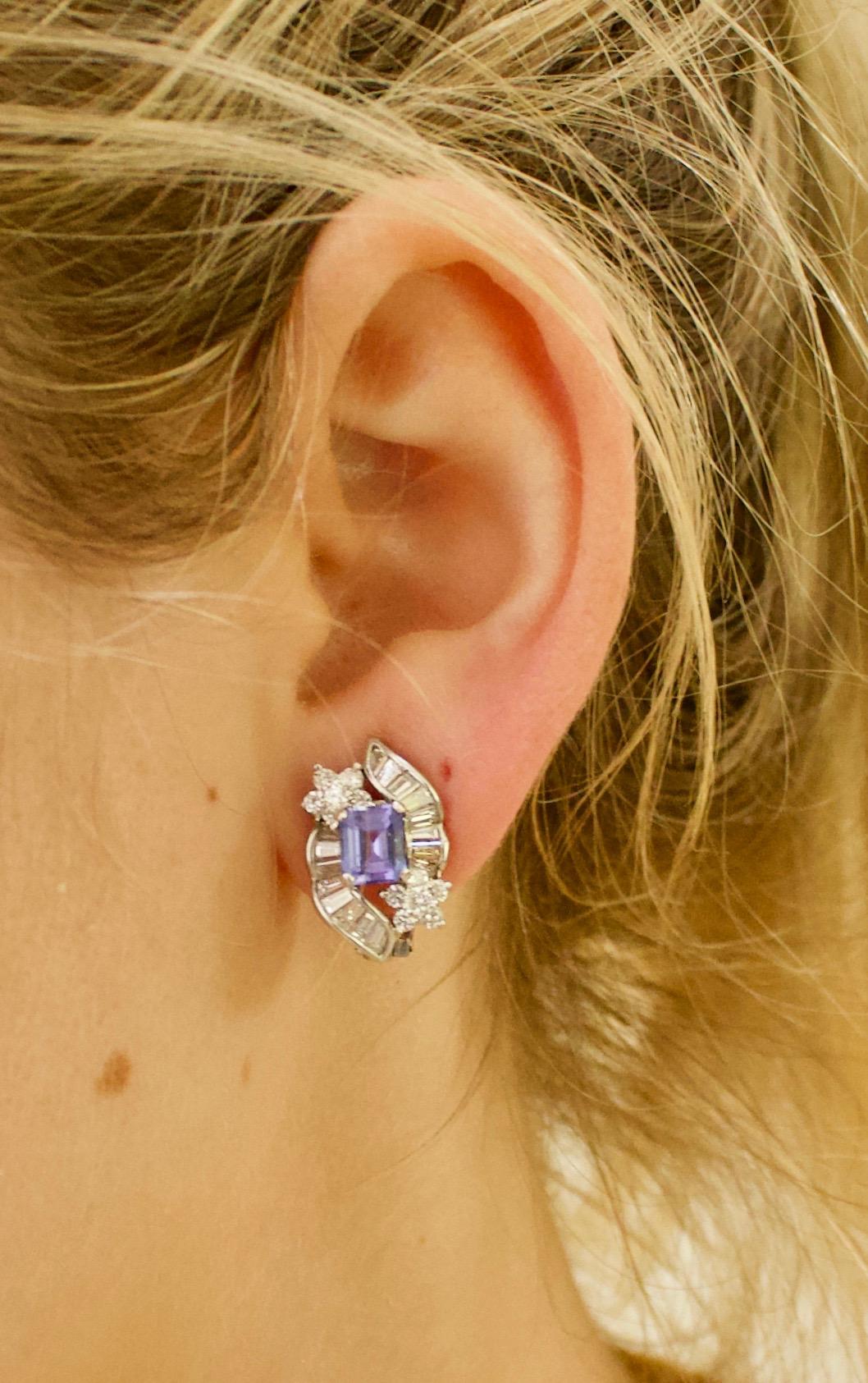 Taglio smeraldo Eleganti orecchini con tanzanite e diamanti in oro bianco 18K in vendita